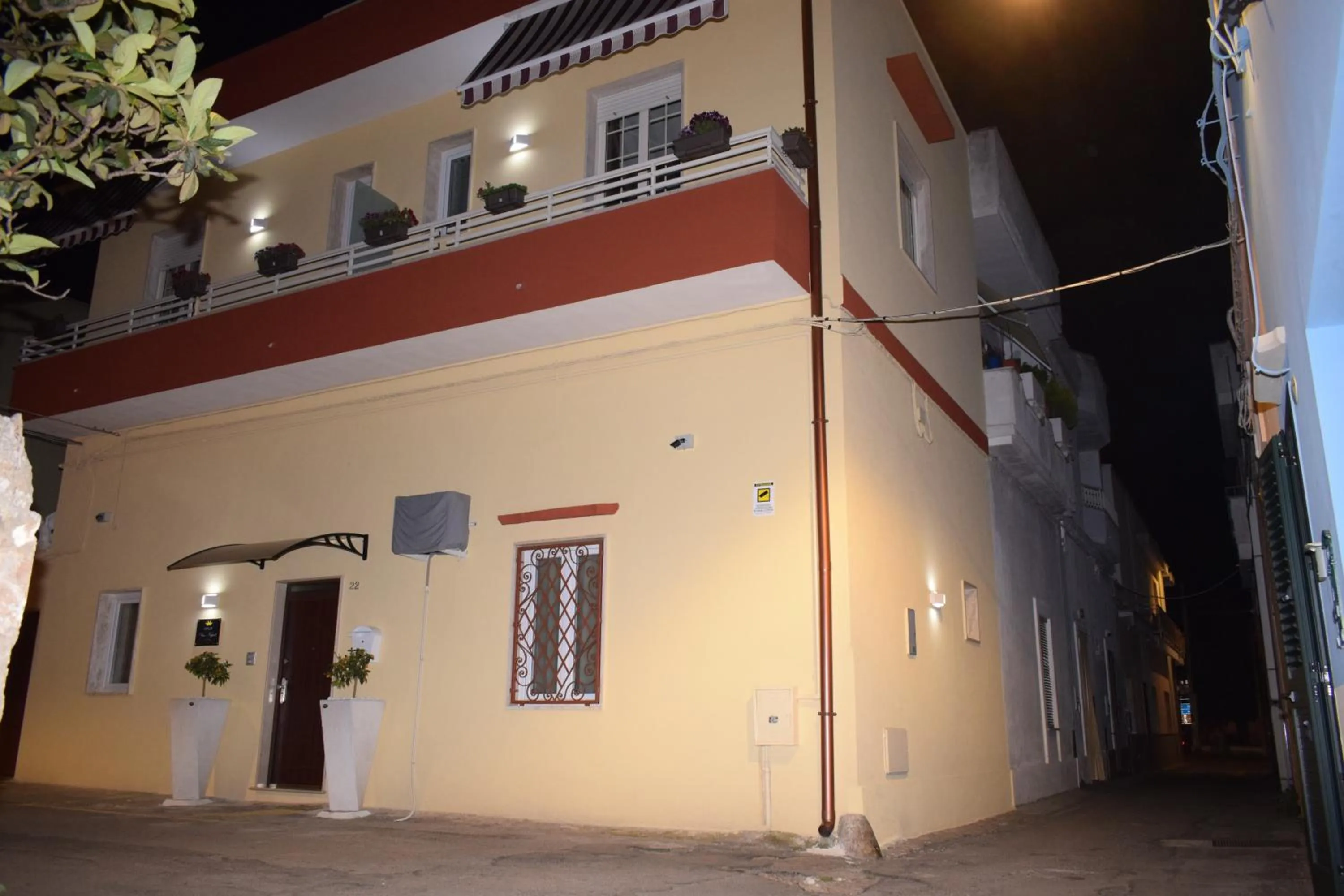 Facade/entrance in B&B Vico Napoli Salento