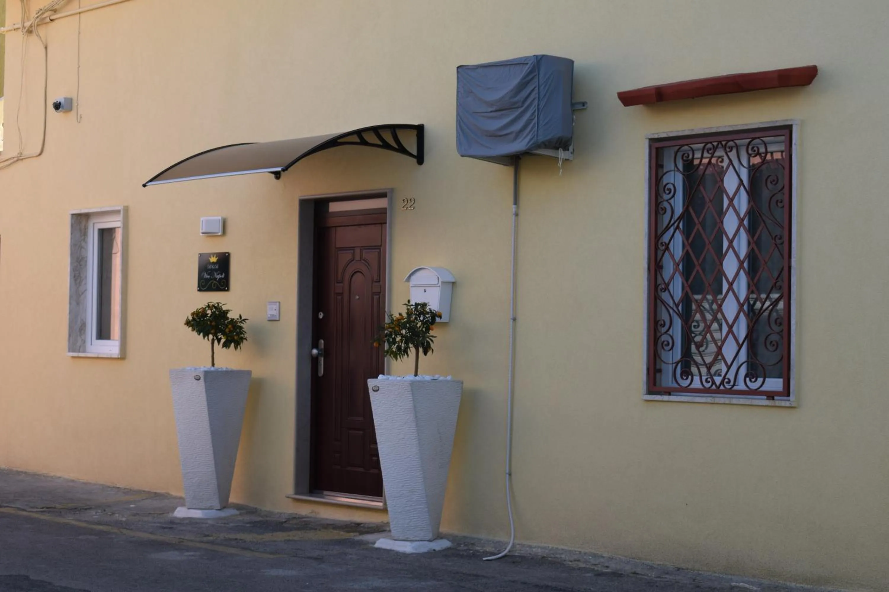 Facade/entrance in B&B Vico Napoli Salento