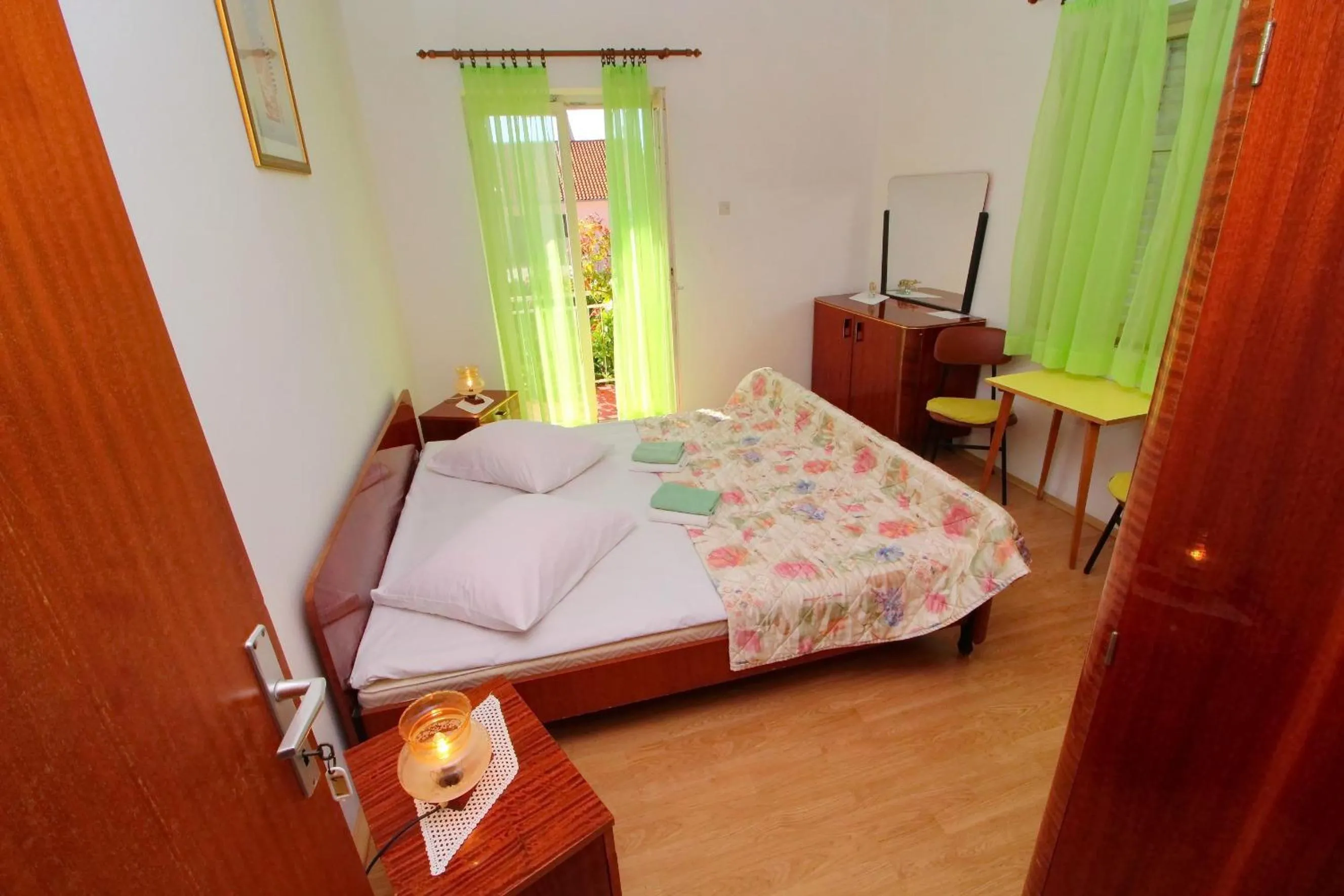 Bedroom, Bed in Apartment Domestic
