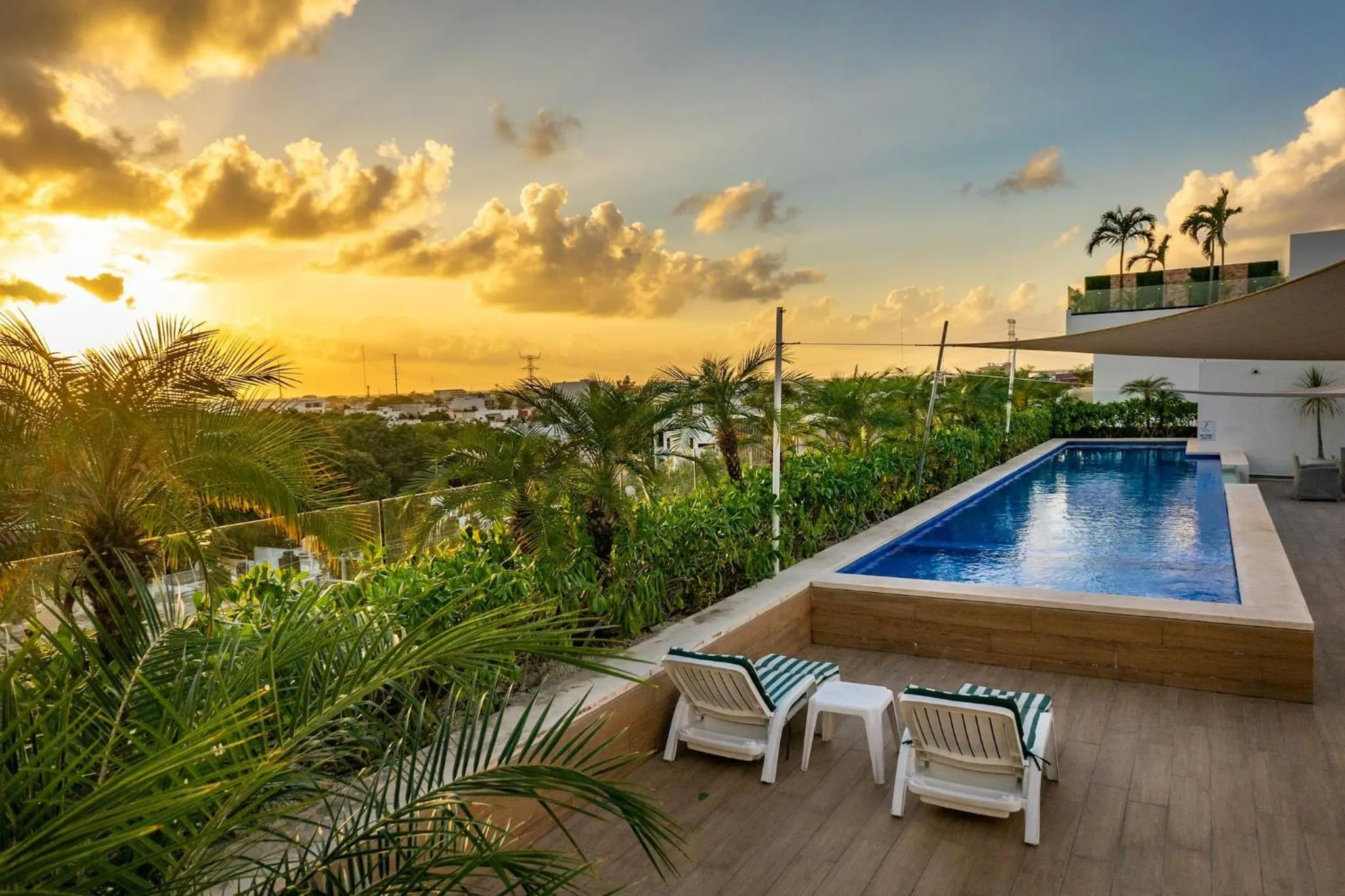 Swimming pool in Opal Suites Apartments