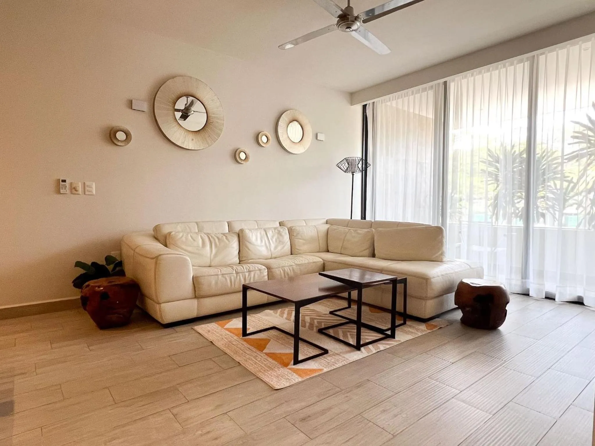 Communal lounge/ TV room in Opal Suites Apartments