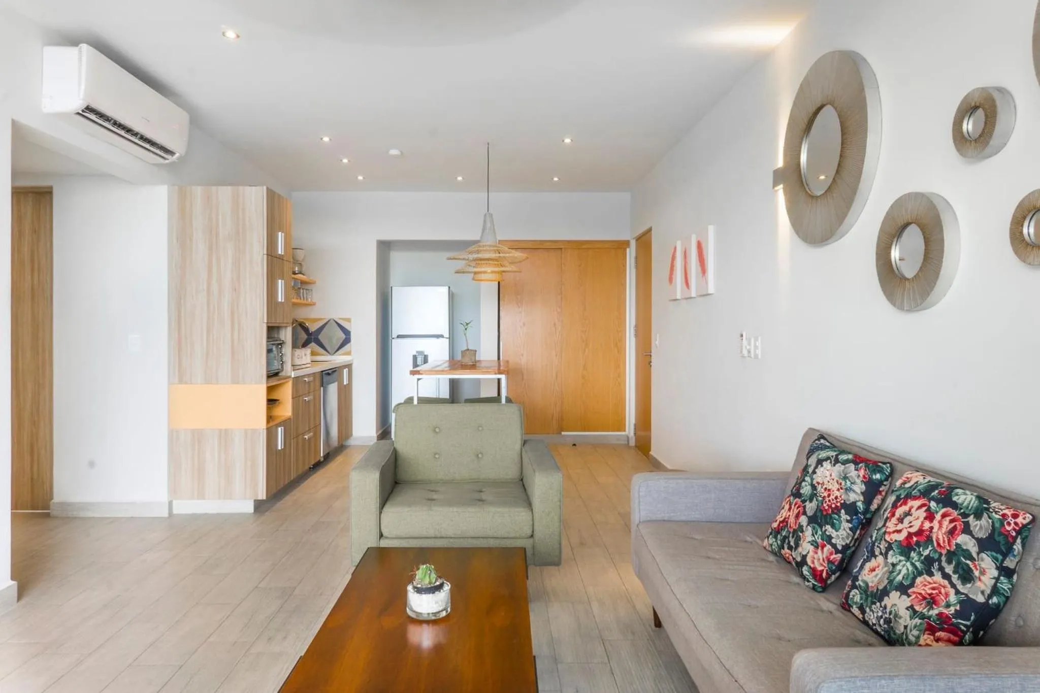 Communal lounge/ TV room in Opal Suites Apartments