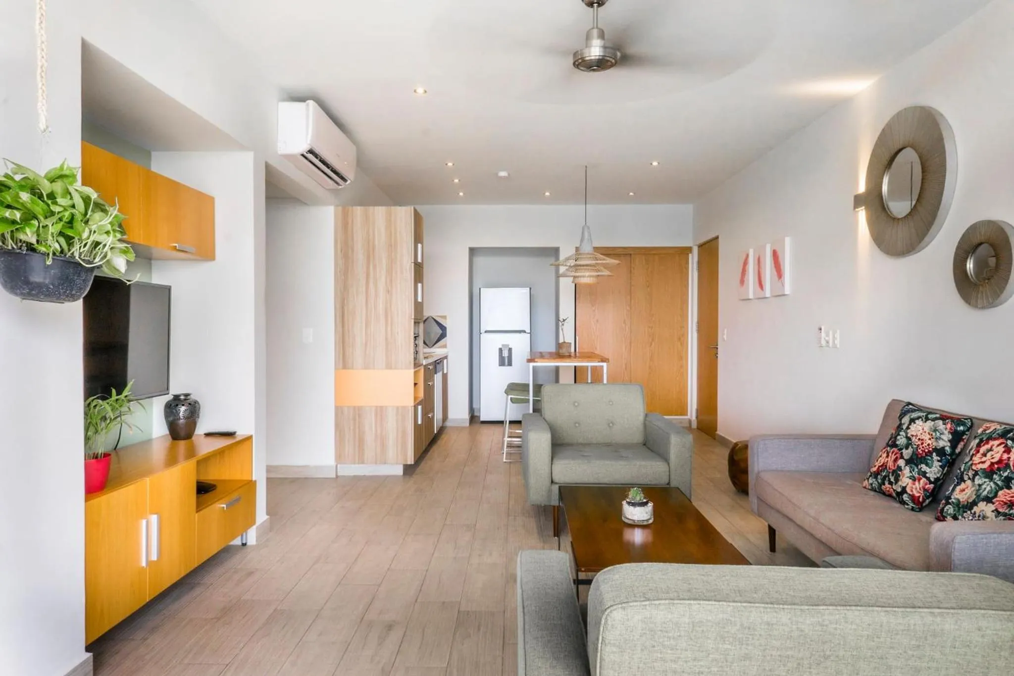 Communal lounge/ TV room in Opal Suites Apartments