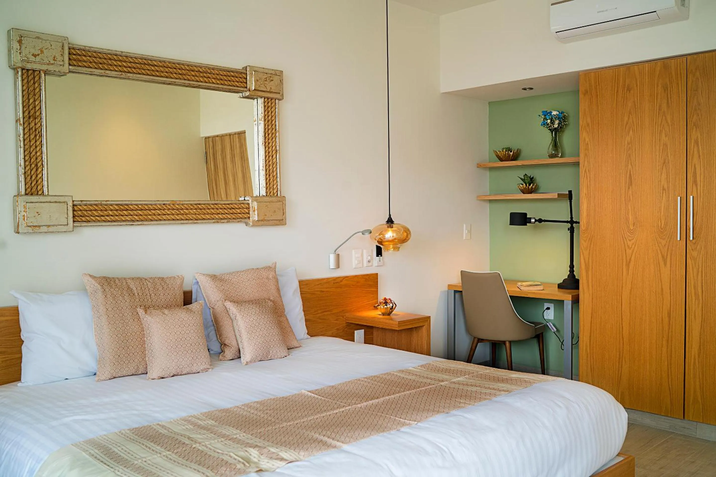 Bedroom, Bed in Opal Suites Apartments