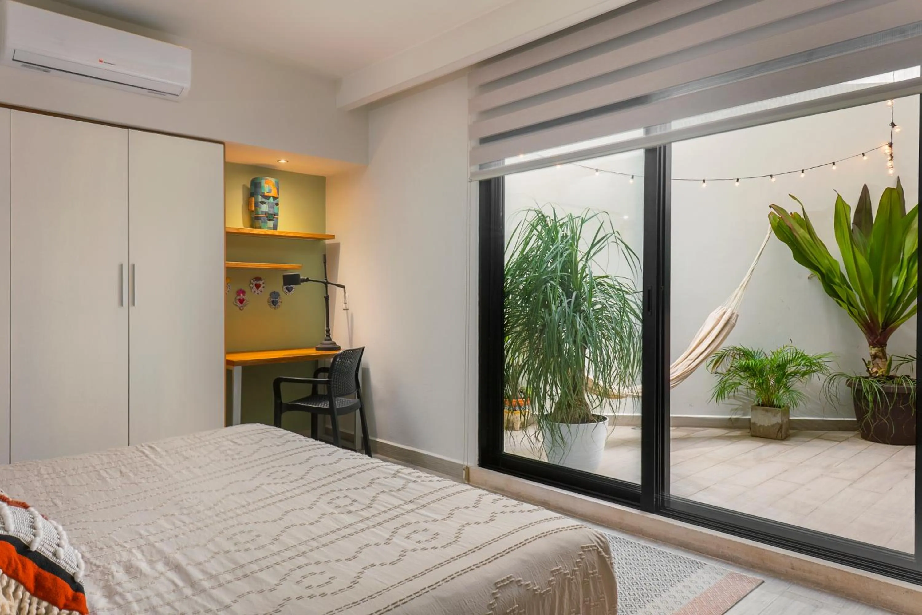 Bedroom, Bed in Opal Suites Apartments