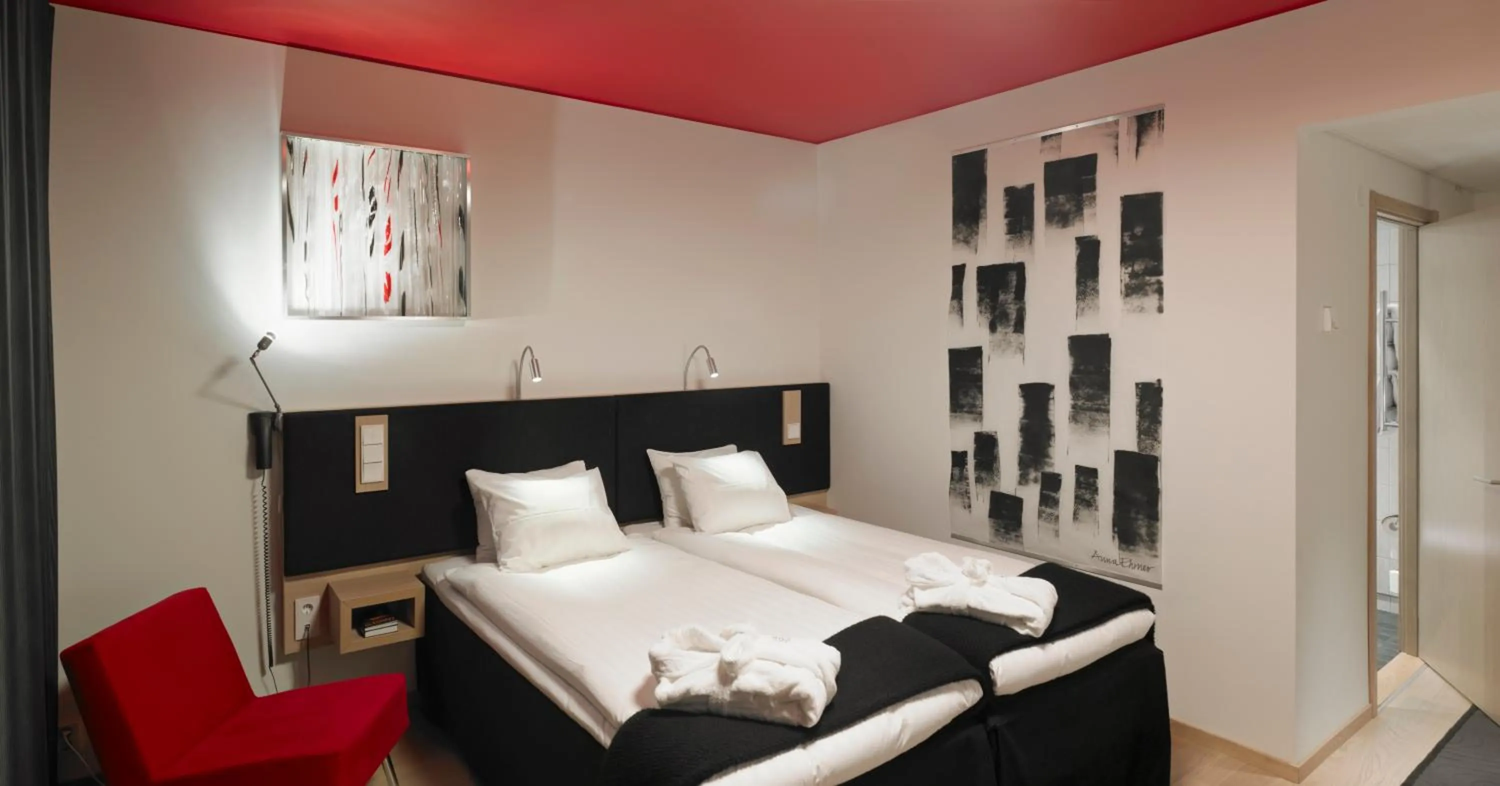 Bed in Kosta Boda Art Hotel