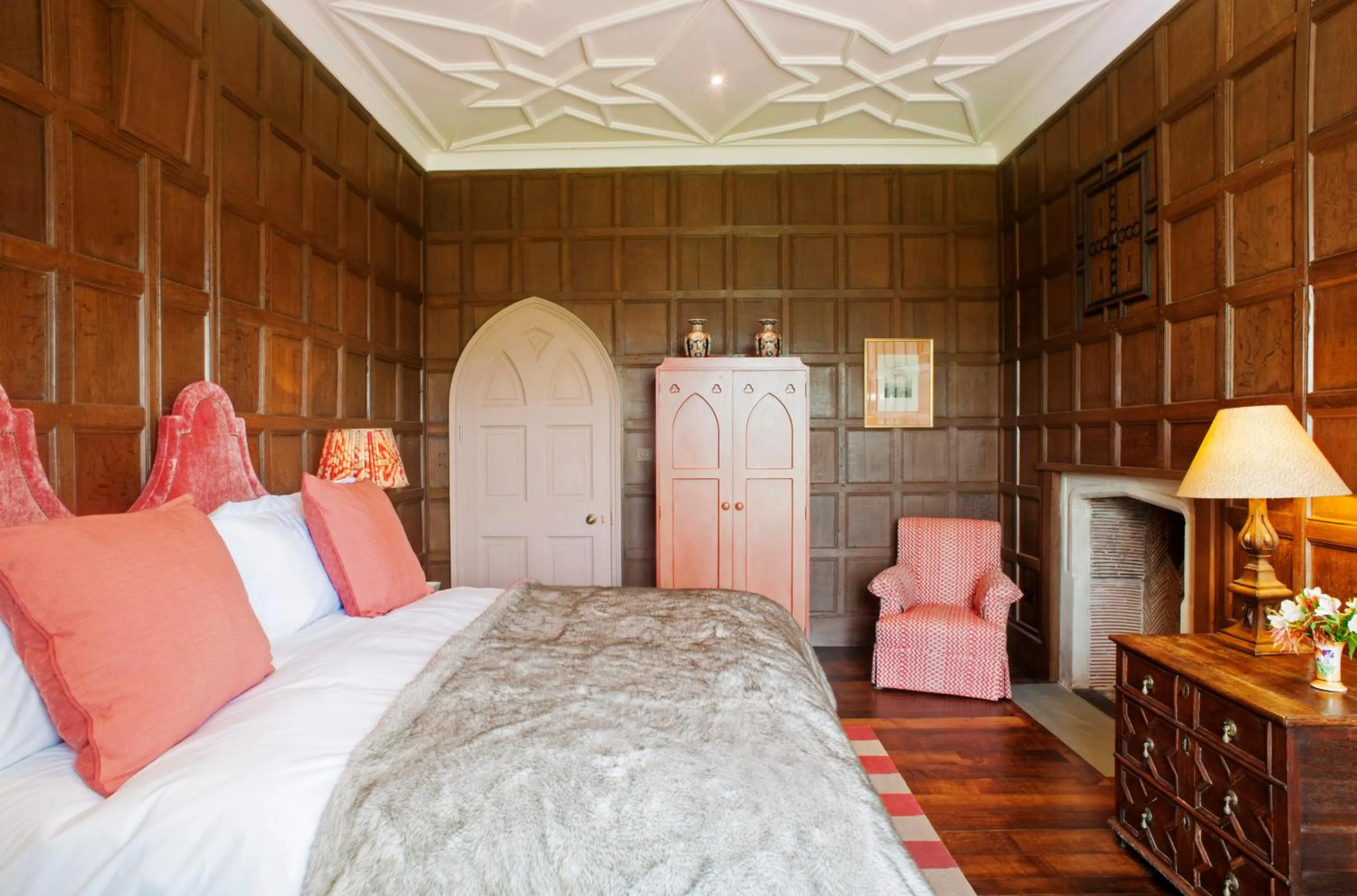 Bedroom, Bed in The North Wing - Combermere Abbey