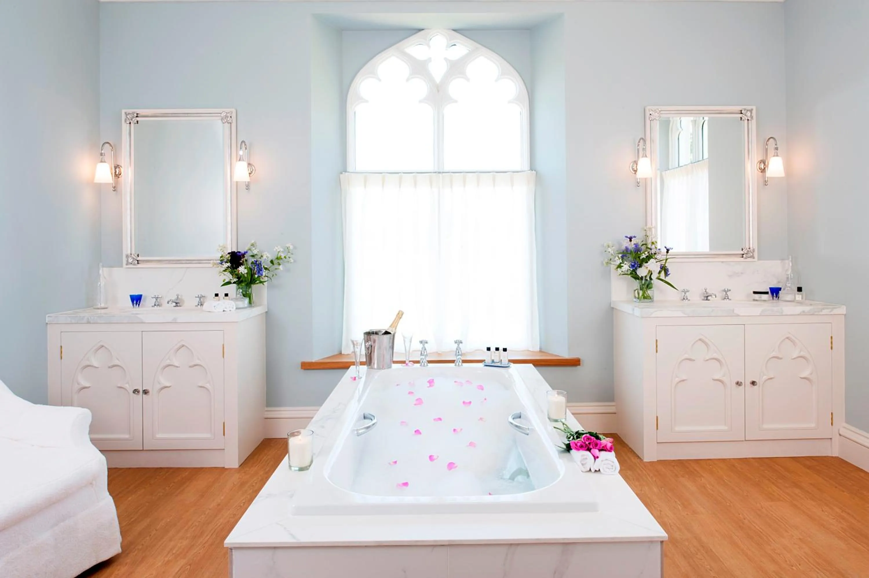 Bathroom, Bed in The North Wing - Combermere Abbey