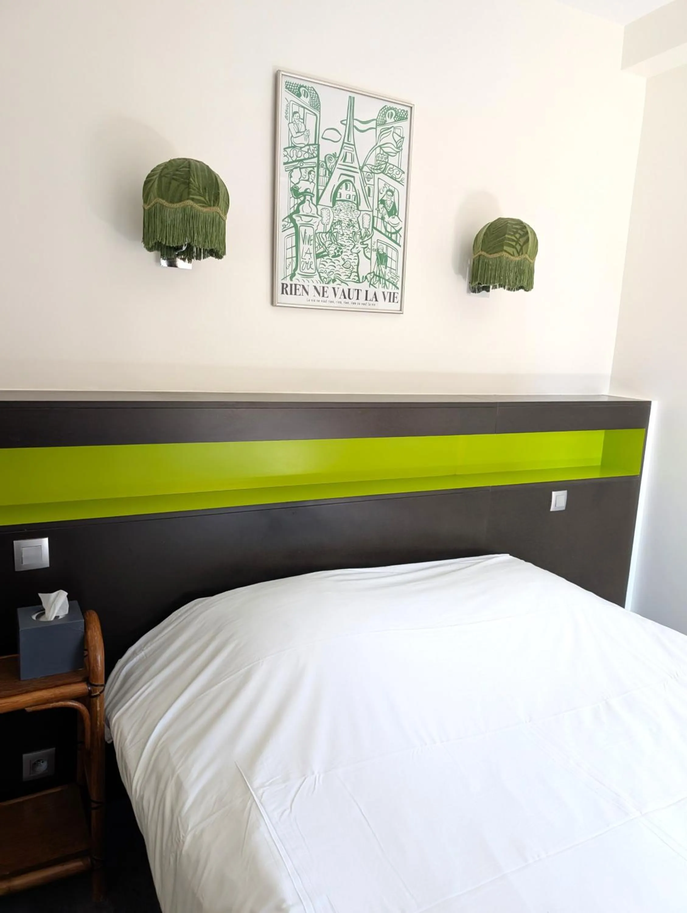 Bed in Hôtel d'Angleterre