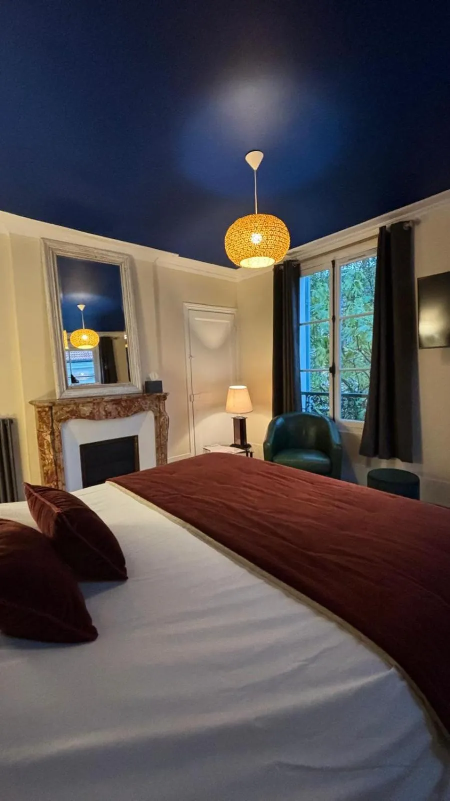 Bed in Hôtel d'Angleterre