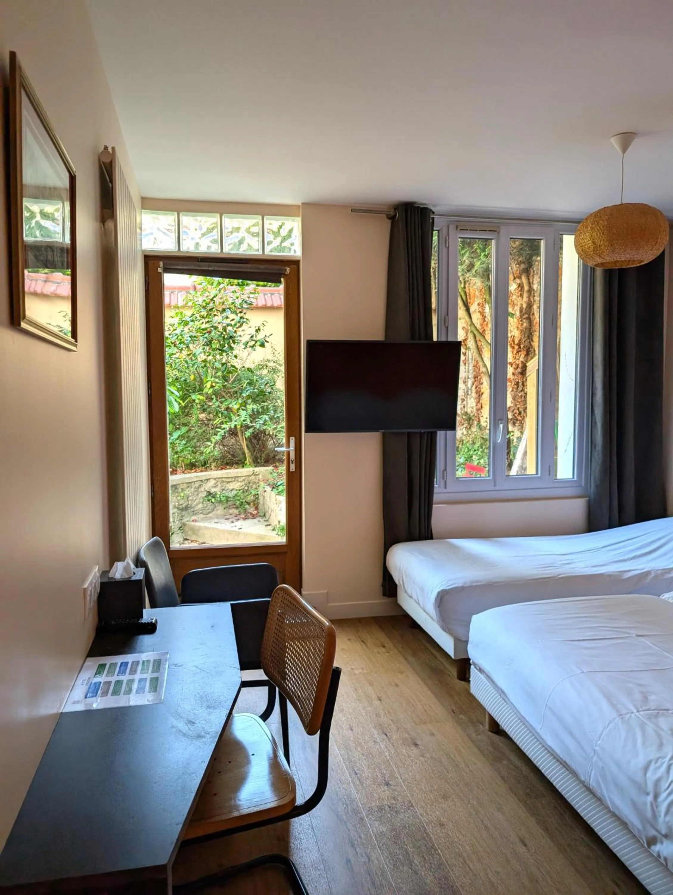 Bed in Hôtel d'Angleterre