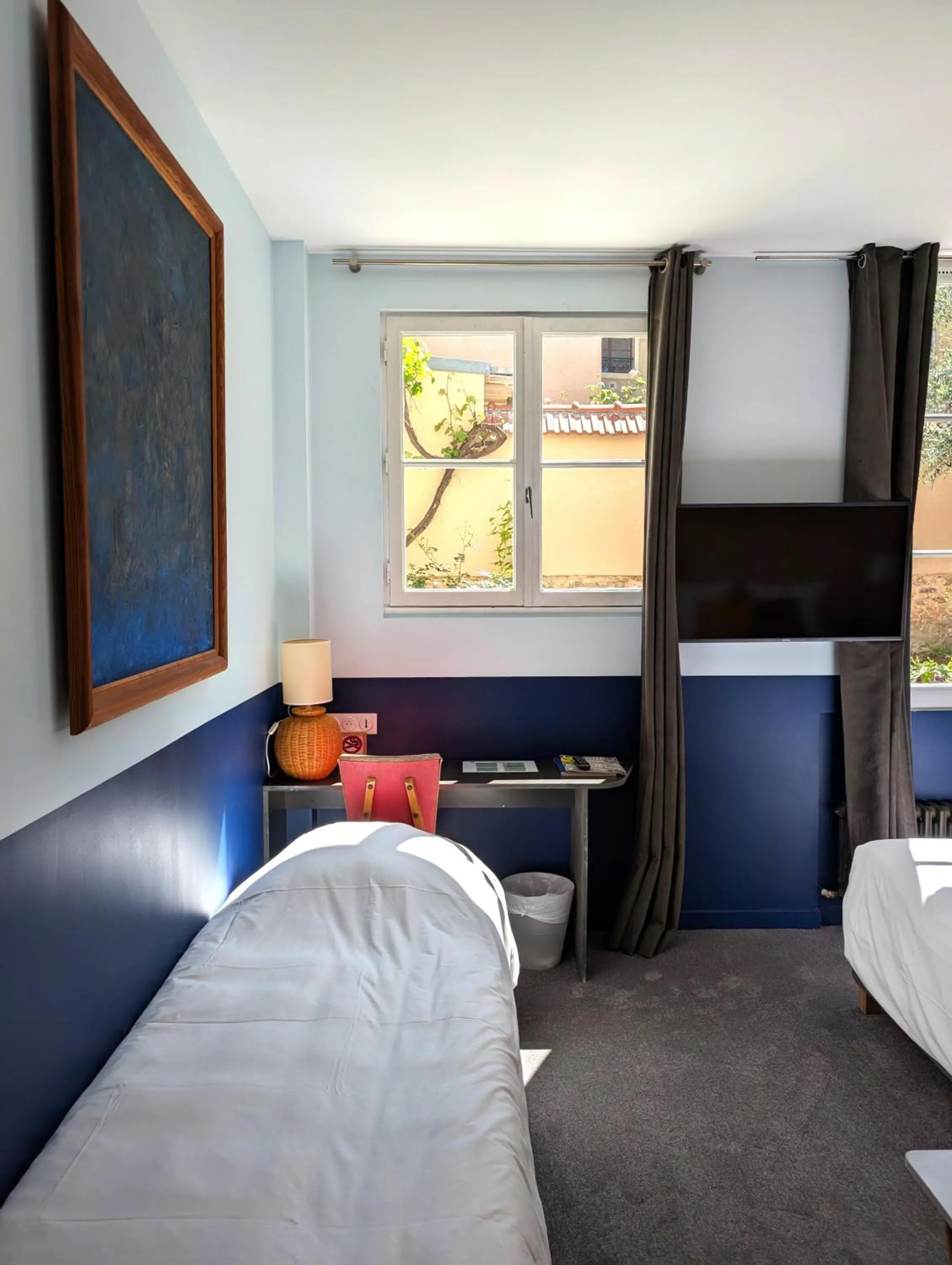 Bed in Hôtel d'Angleterre