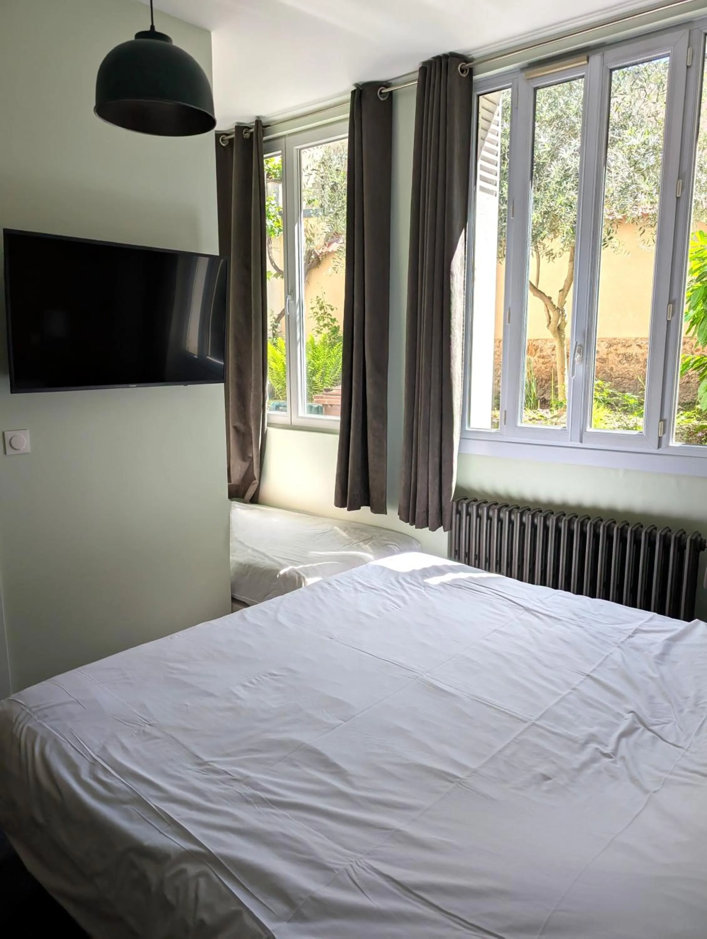 Bed in Hôtel d'Angleterre