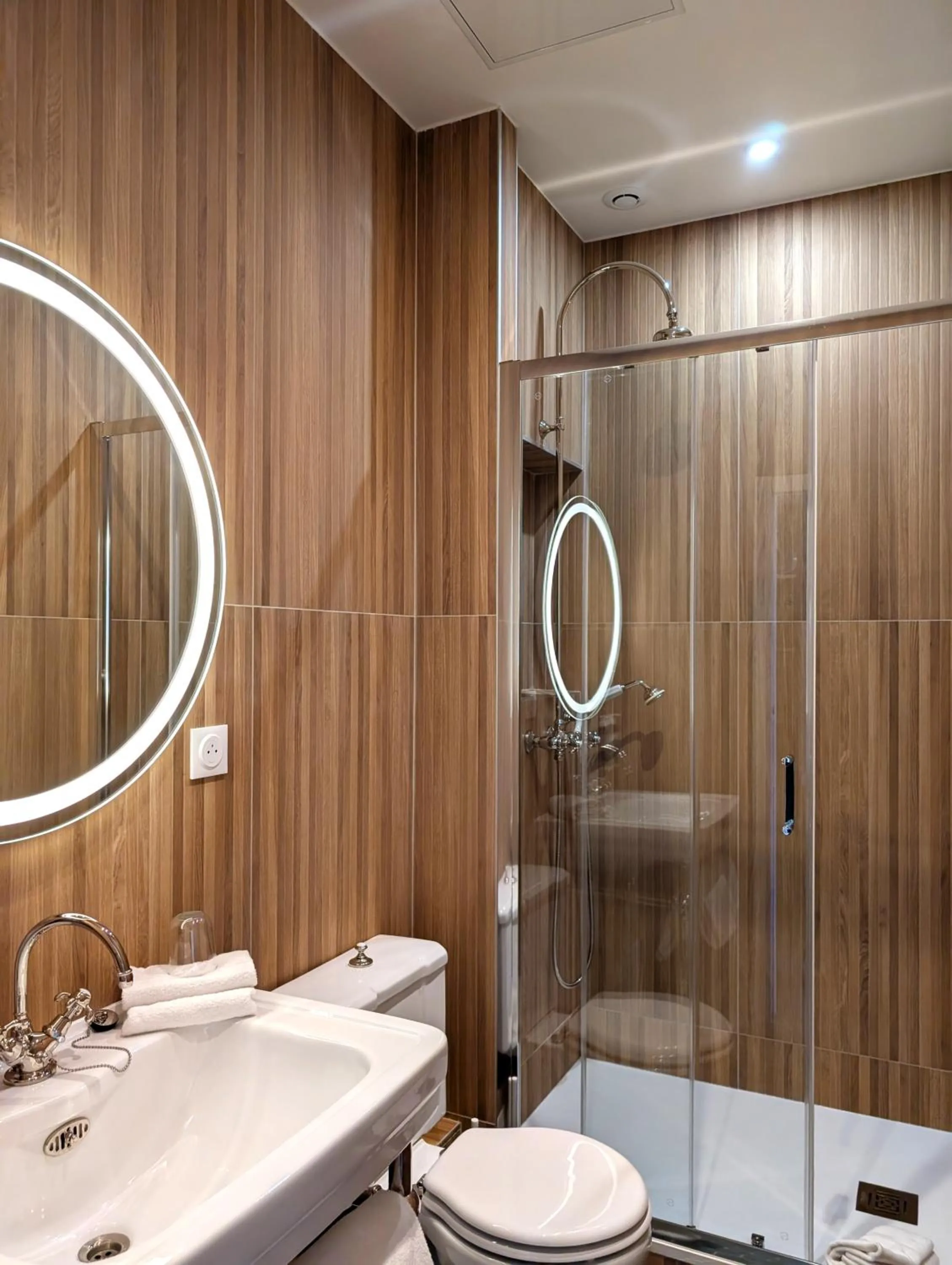 Bathroom in Hôtel d'Angleterre