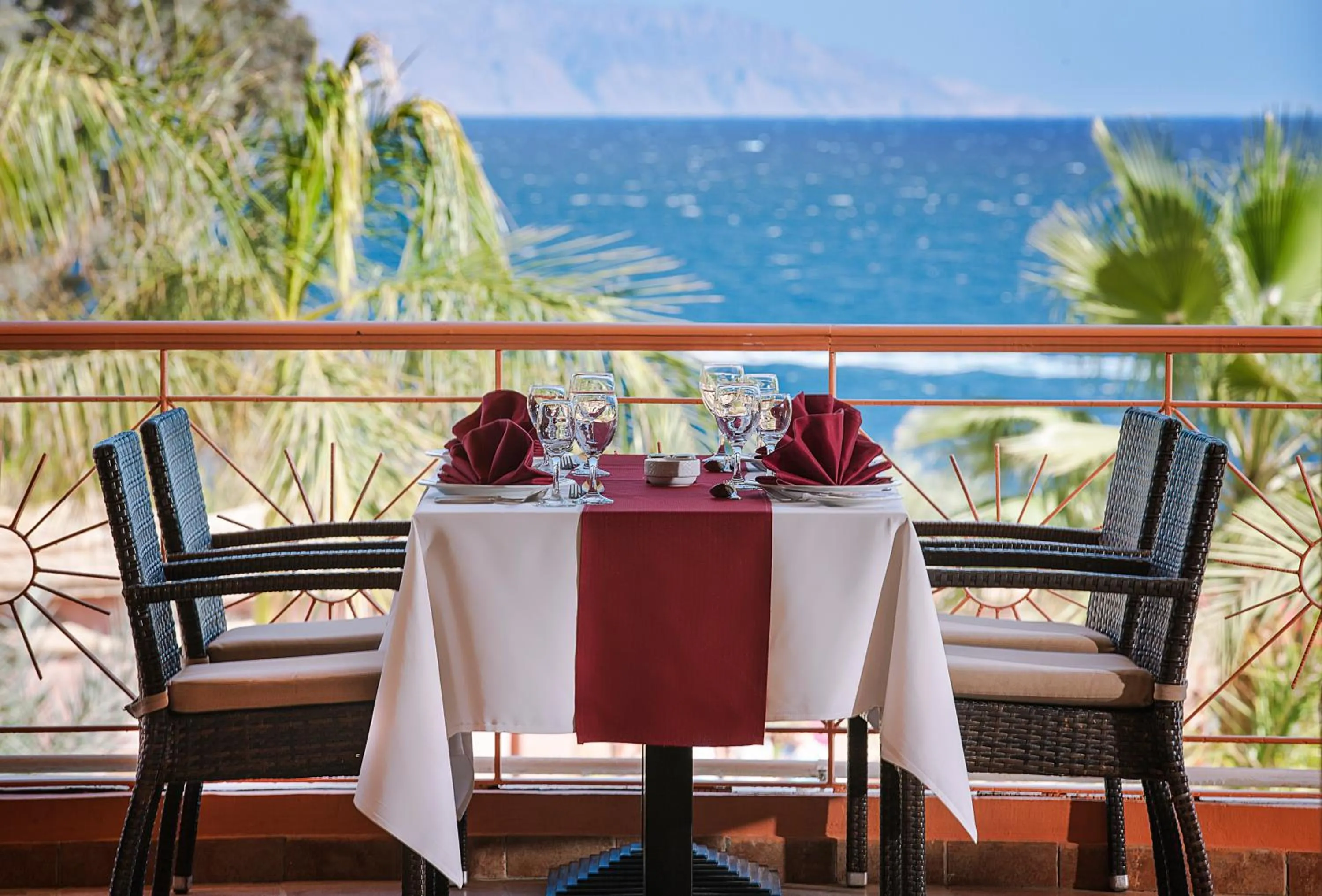 Food and drinks in Xperience Hill-Top Beach Resort