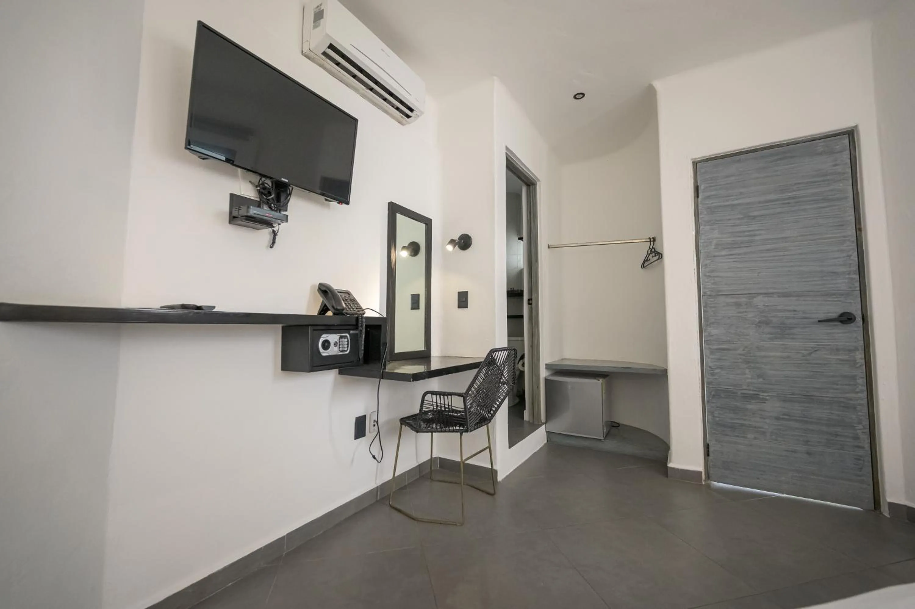 room service in Aruma Suites