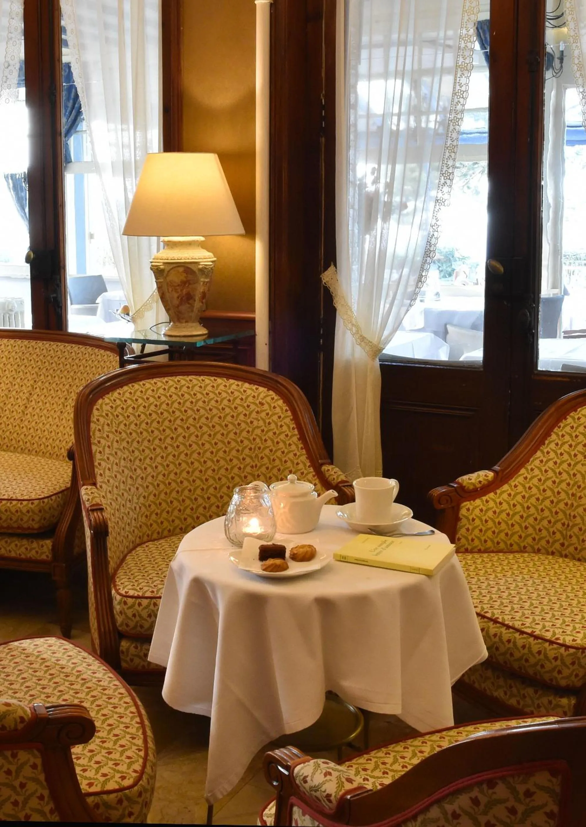 Living room in Hotel Le Bellevue, Demeures & Chateaux