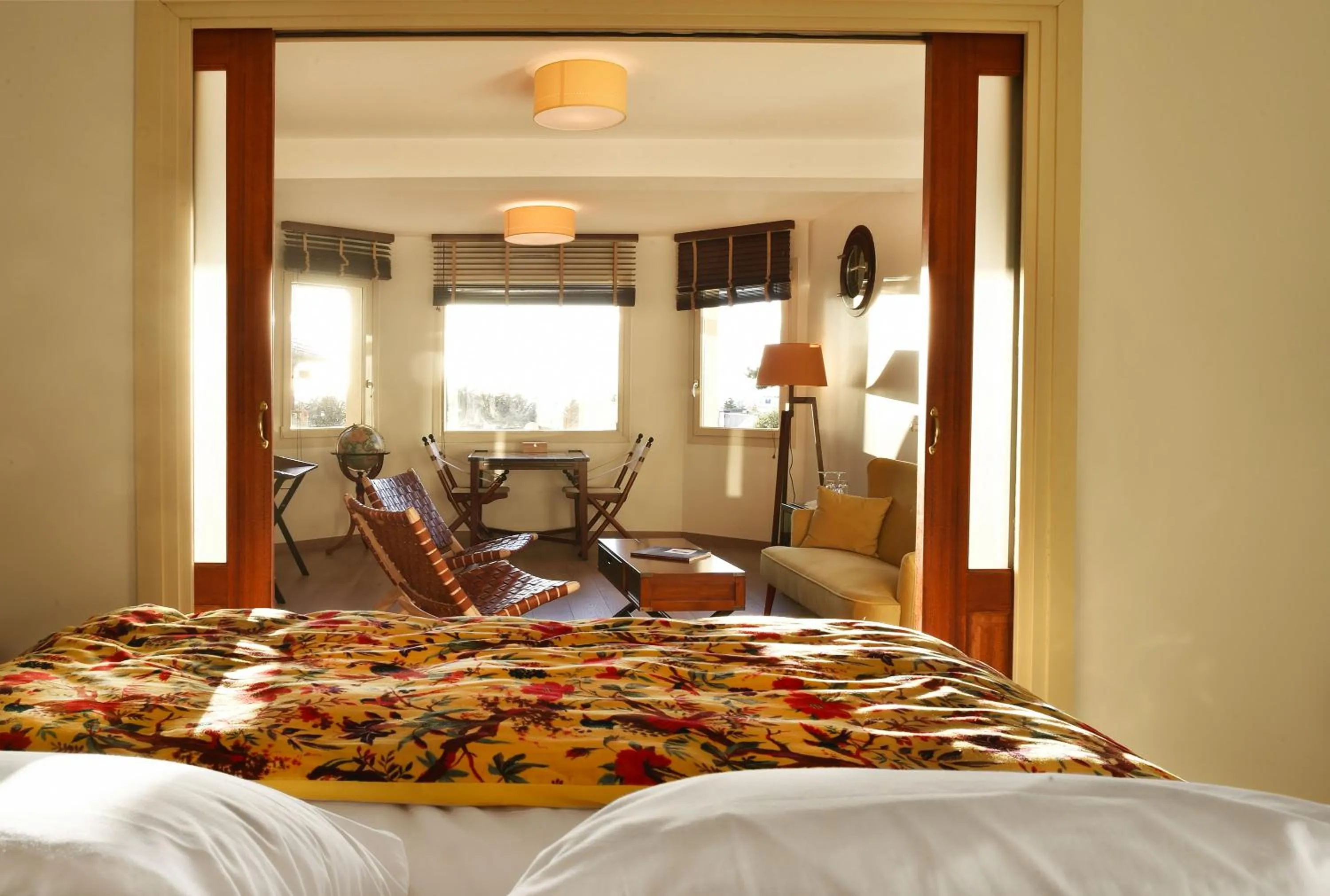 Photo of the whole room, Bed in Hotel Le Bellevue, Demeures & Chateaux