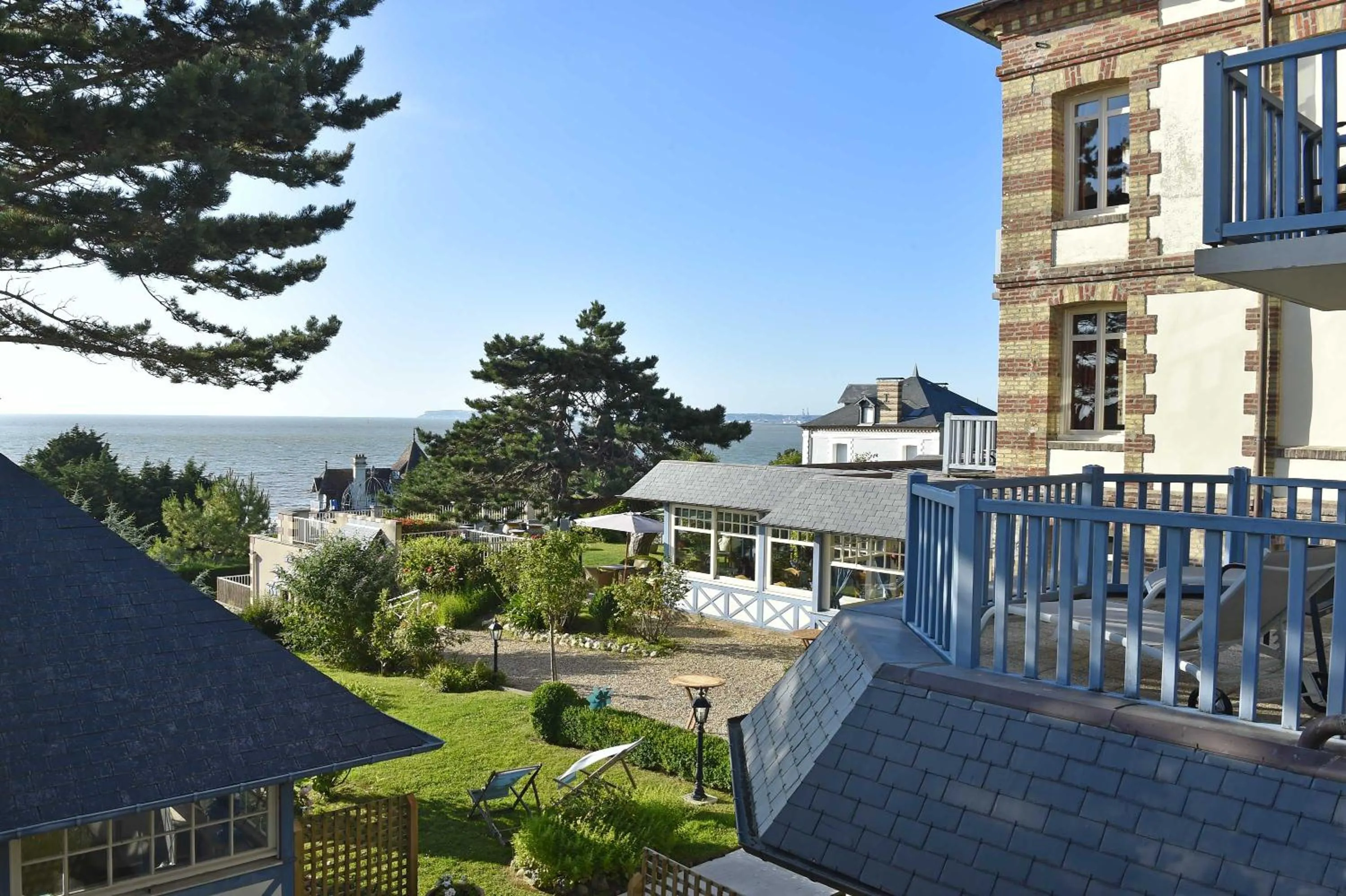 Garden in Hotel Le Bellevue, Demeures & Chateaux