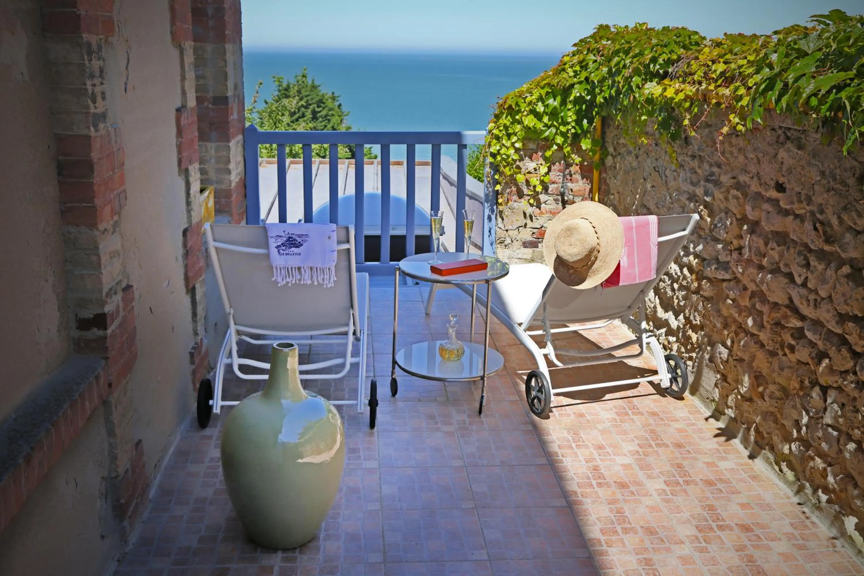 Balcony/Terrace in Hotel Le Bellevue, Demeures & Chateaux