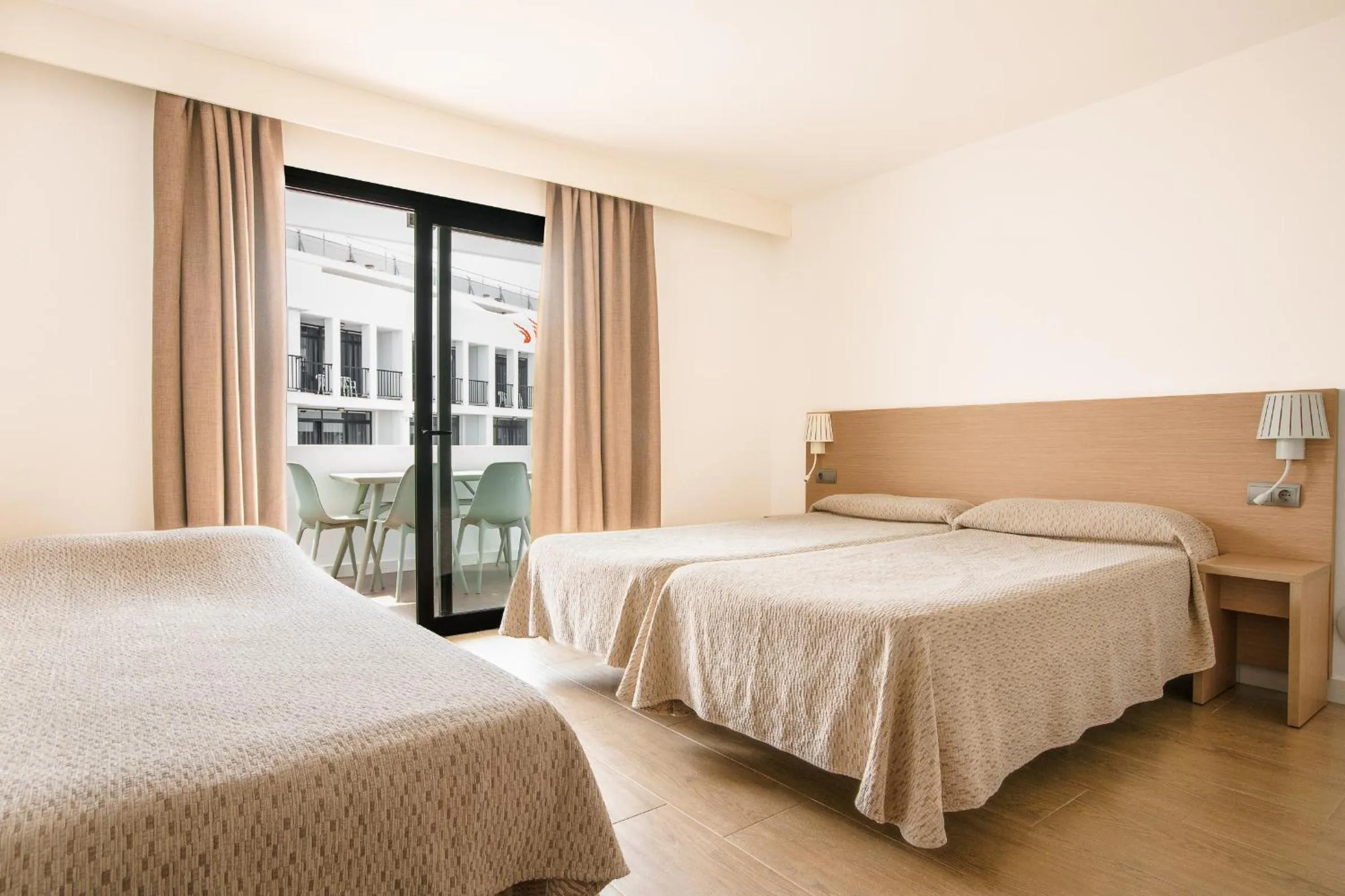 Bedroom, Bed in Apartamentos San Francisco