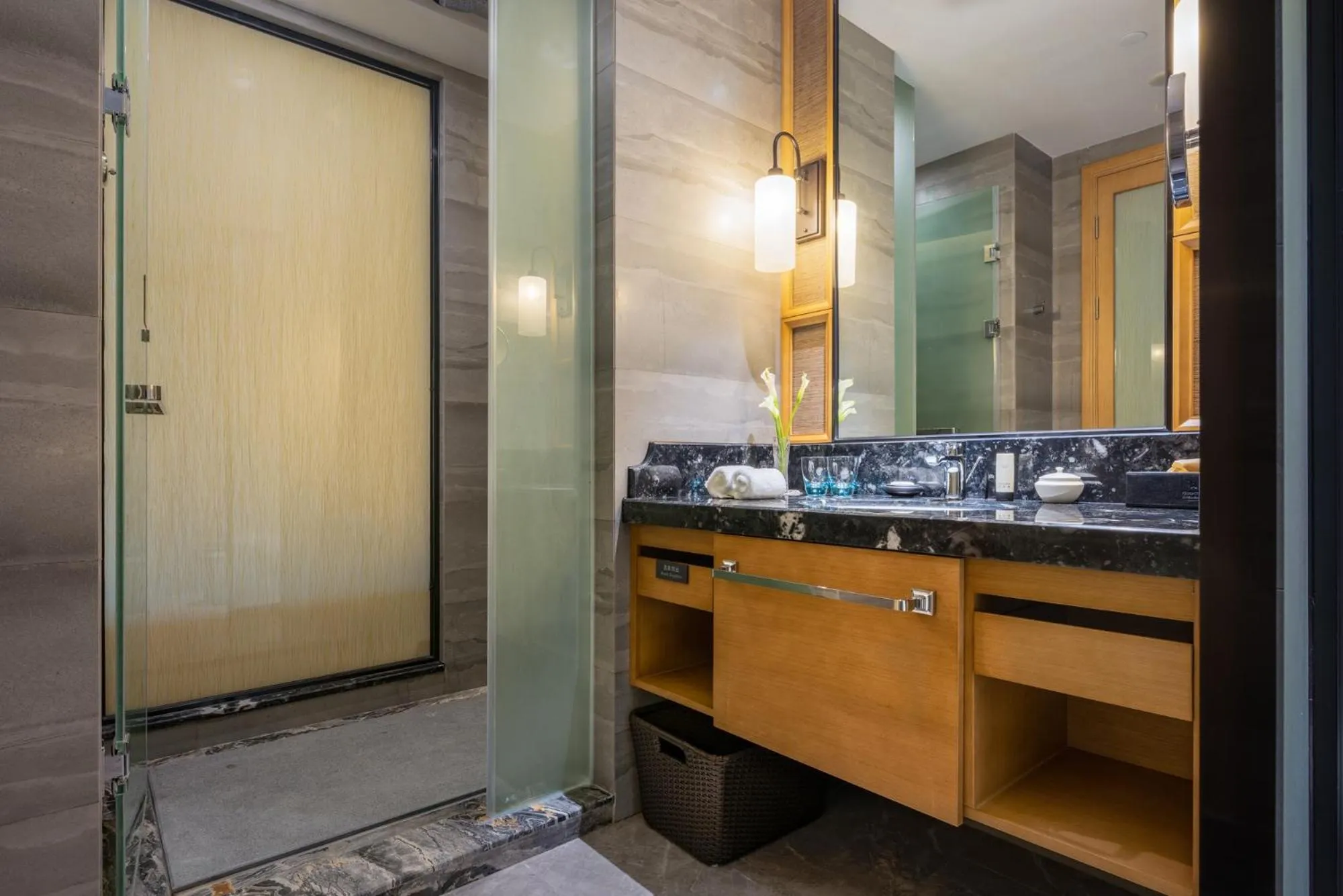 Shower in C&D Resort,Wuyi Mountain