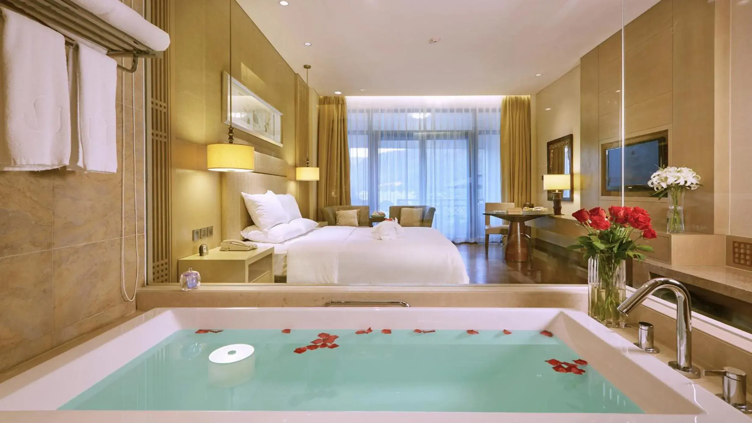 Charming Wuyi Package - Deluxe Queen Room in Dahongpao Resort Charming Wuyi Package - Deluxe Queen Room in Dahongpao Resort