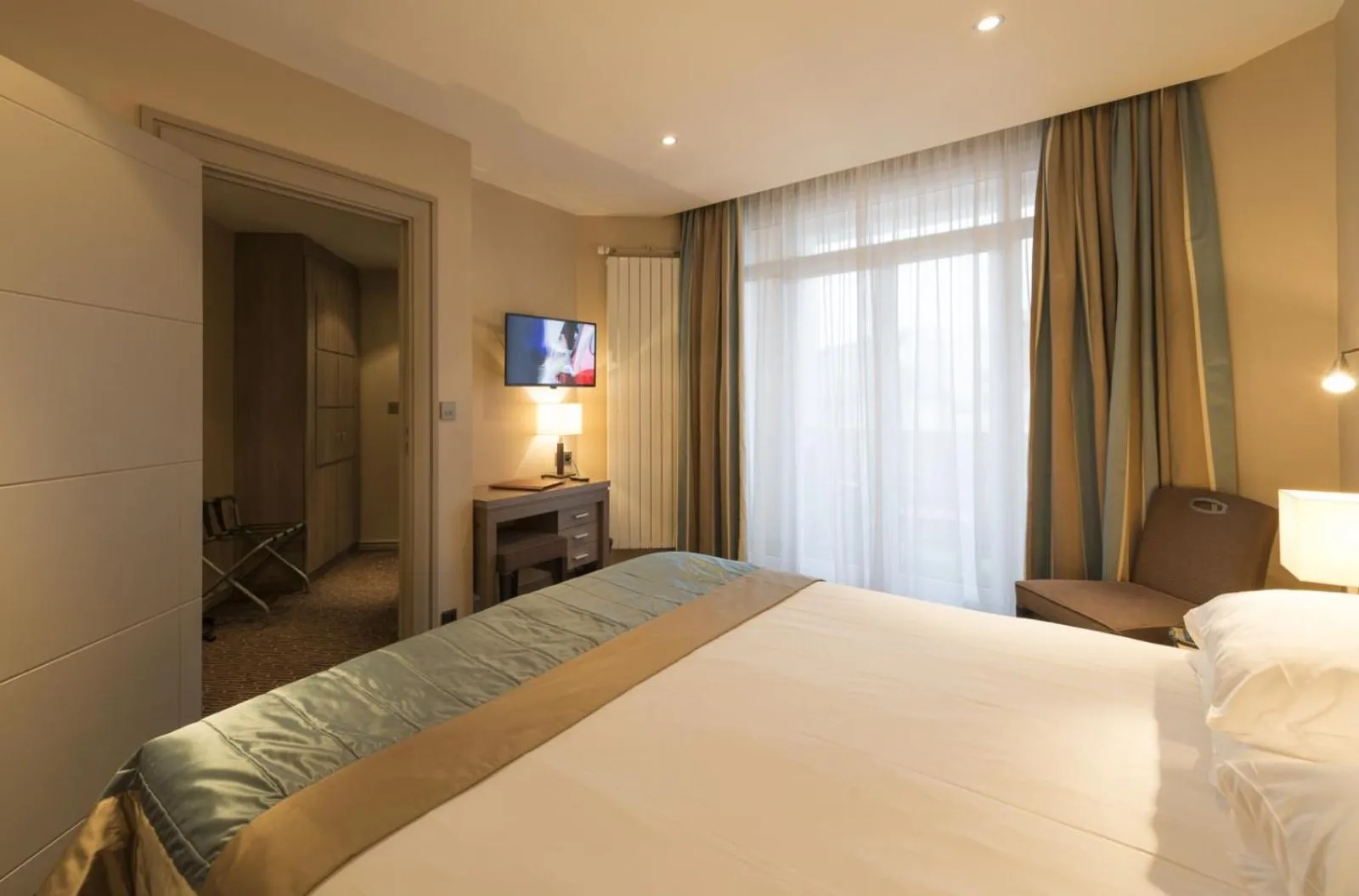 Bed in Hôtel Bristol