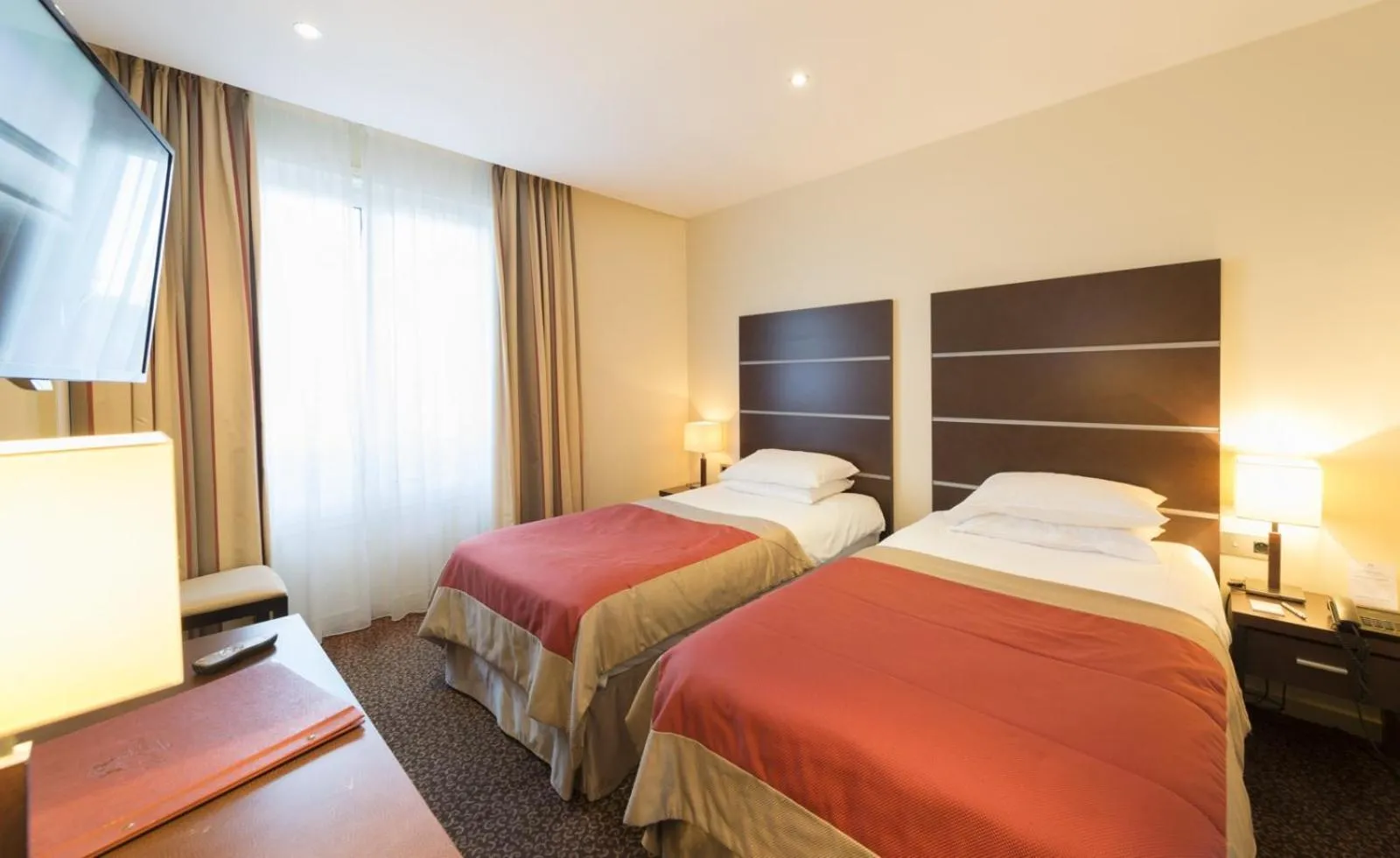 Bed in Hôtel Bristol