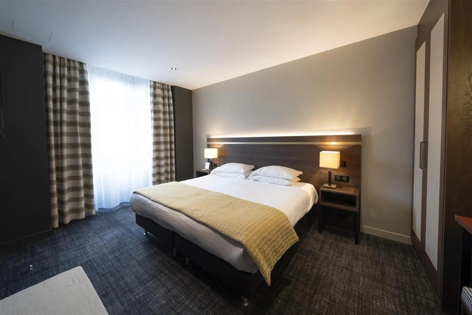 Bed in Hôtel Bristol