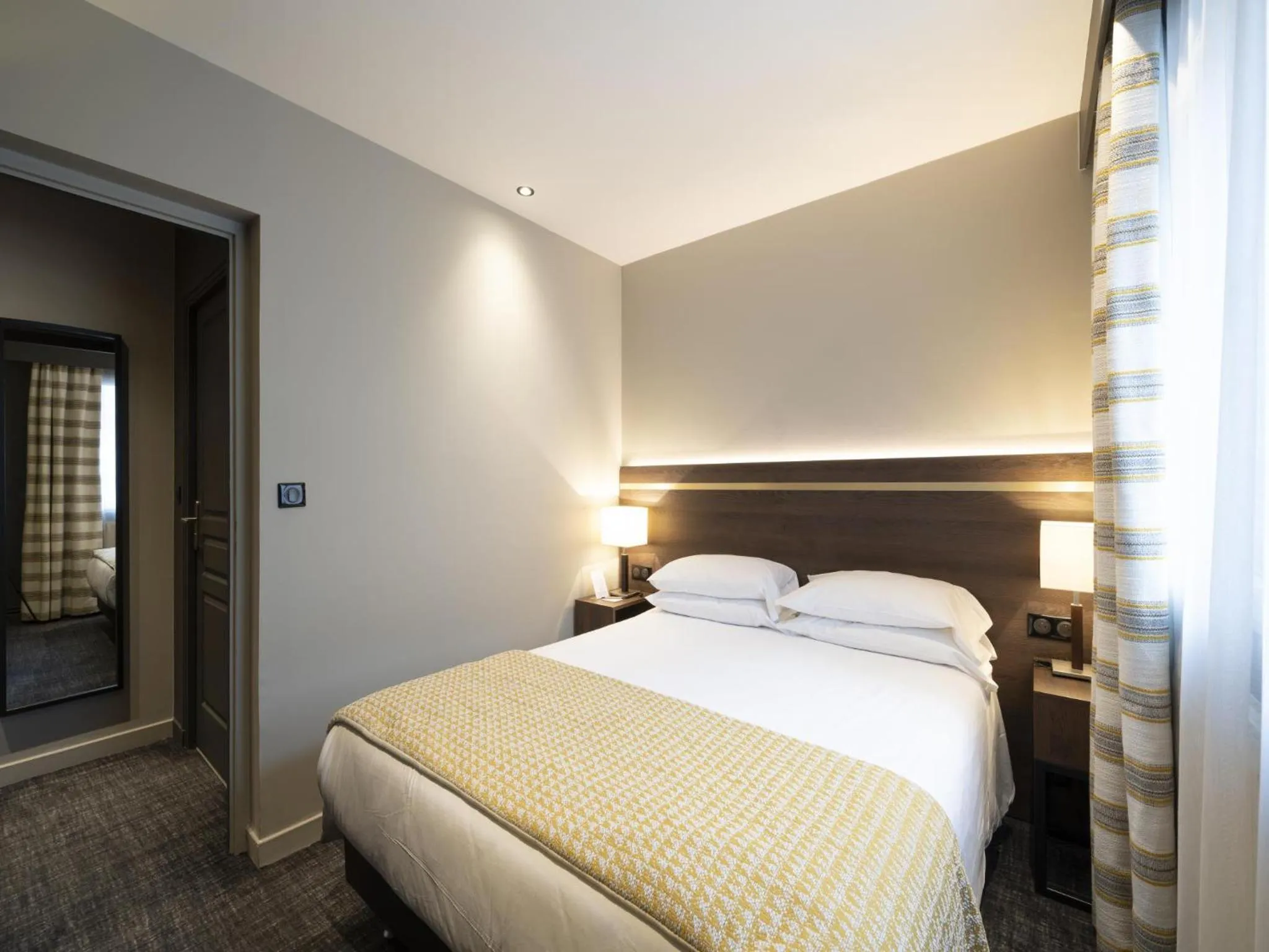 Bed in Hôtel Bristol