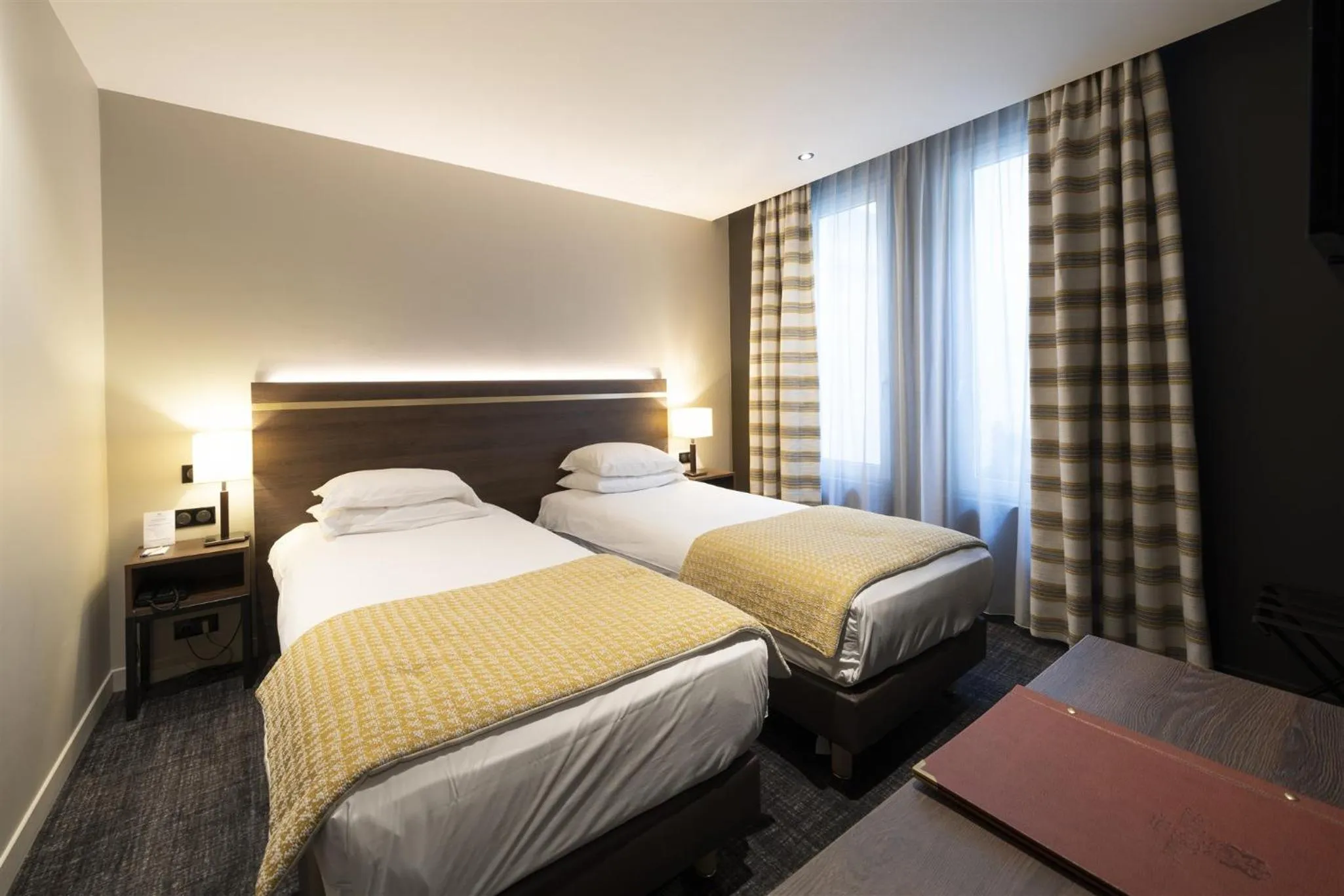 Bed in Hôtel Bristol