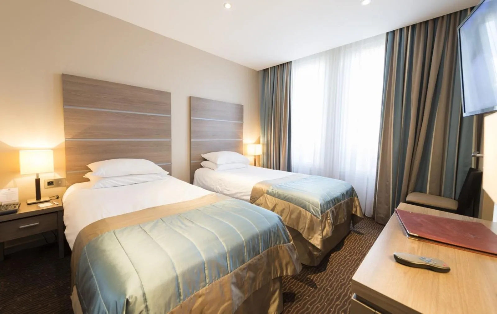 Bed in Hôtel Bristol