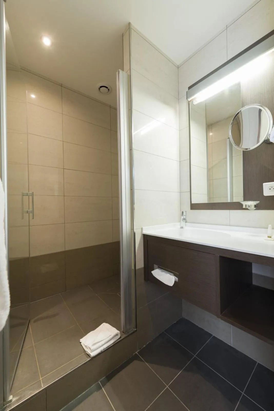 Shower in Hôtel Bristol