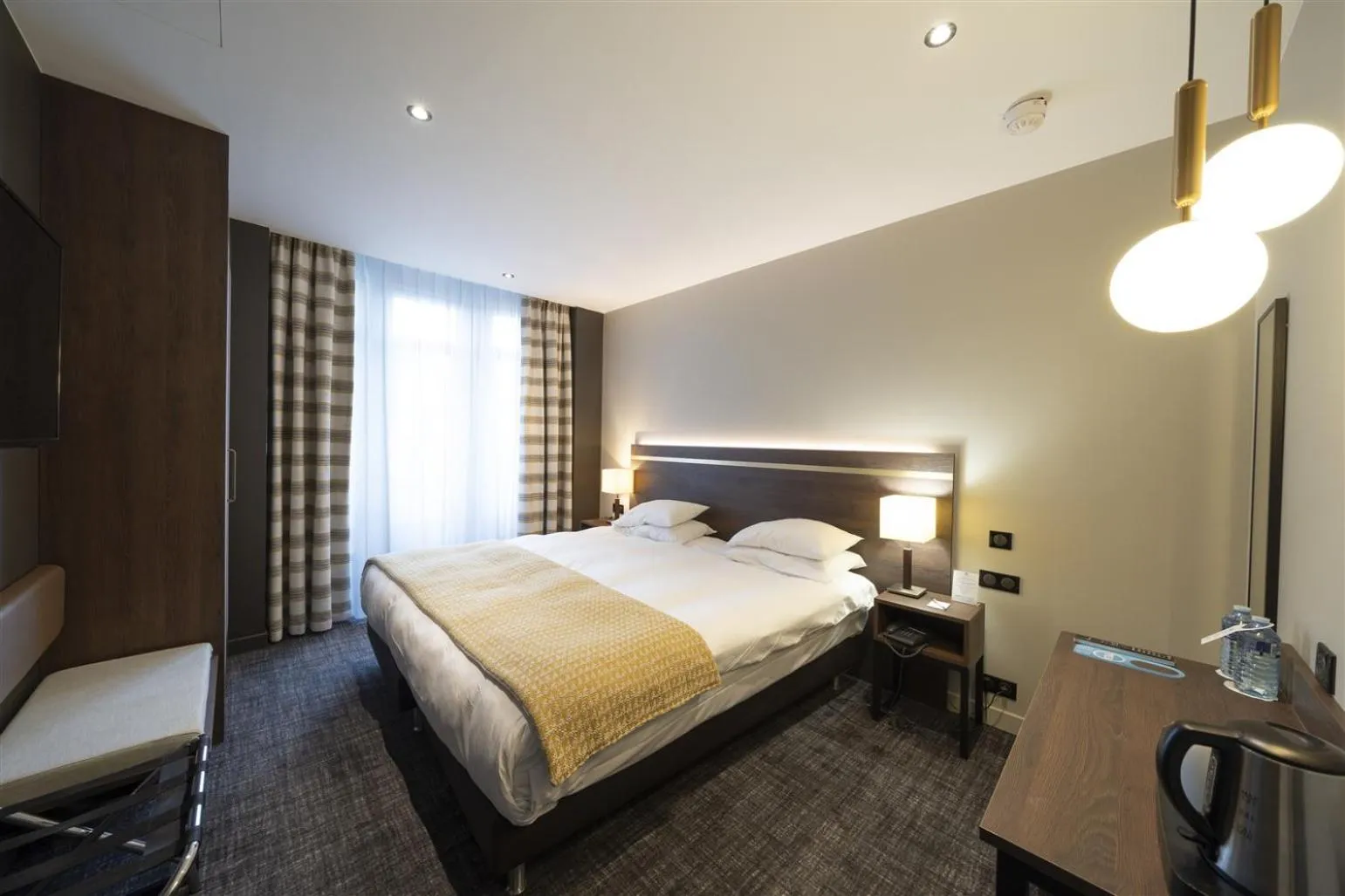 Bed in Hôtel Bristol