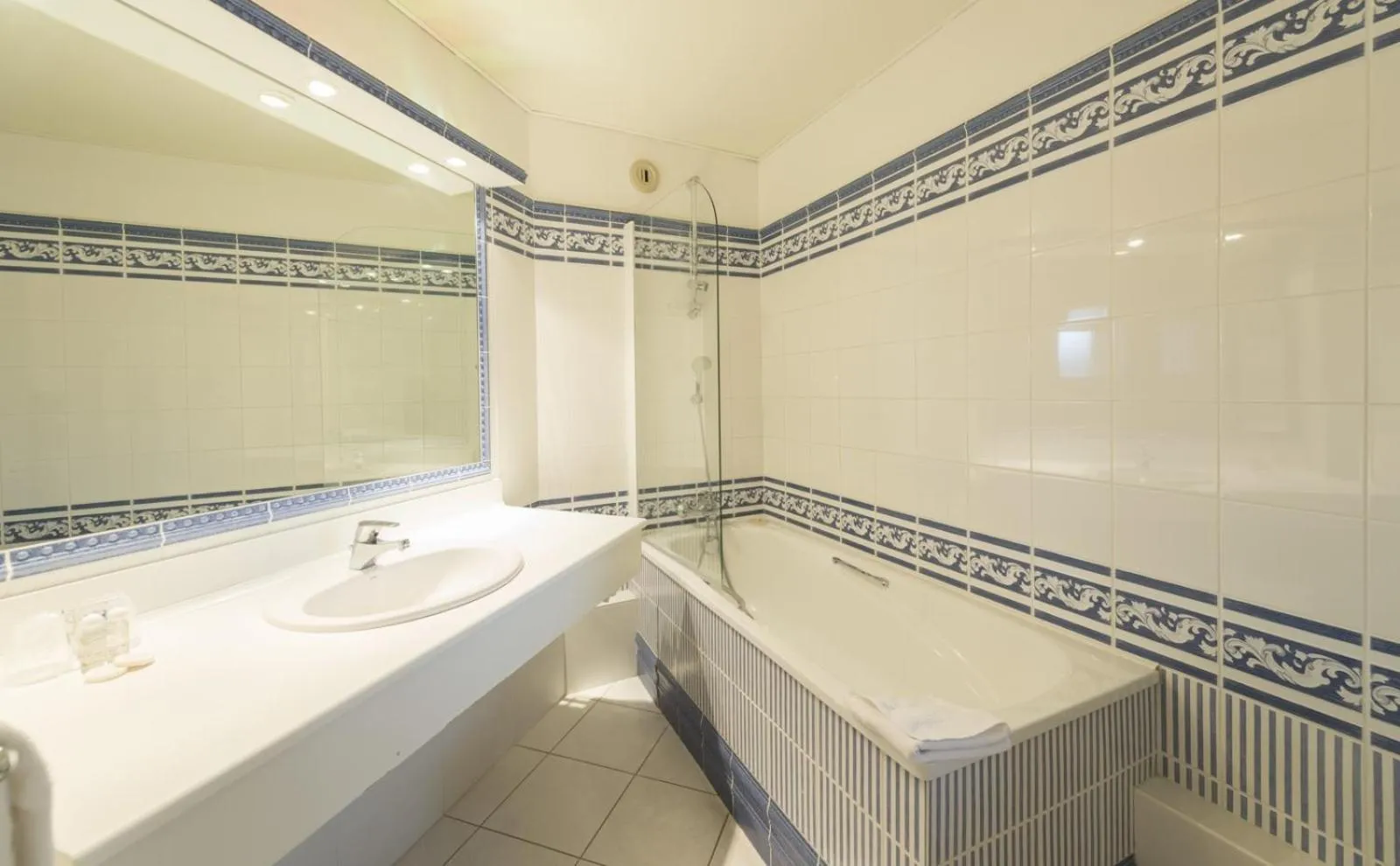 Bathroom in Hôtel Bristol