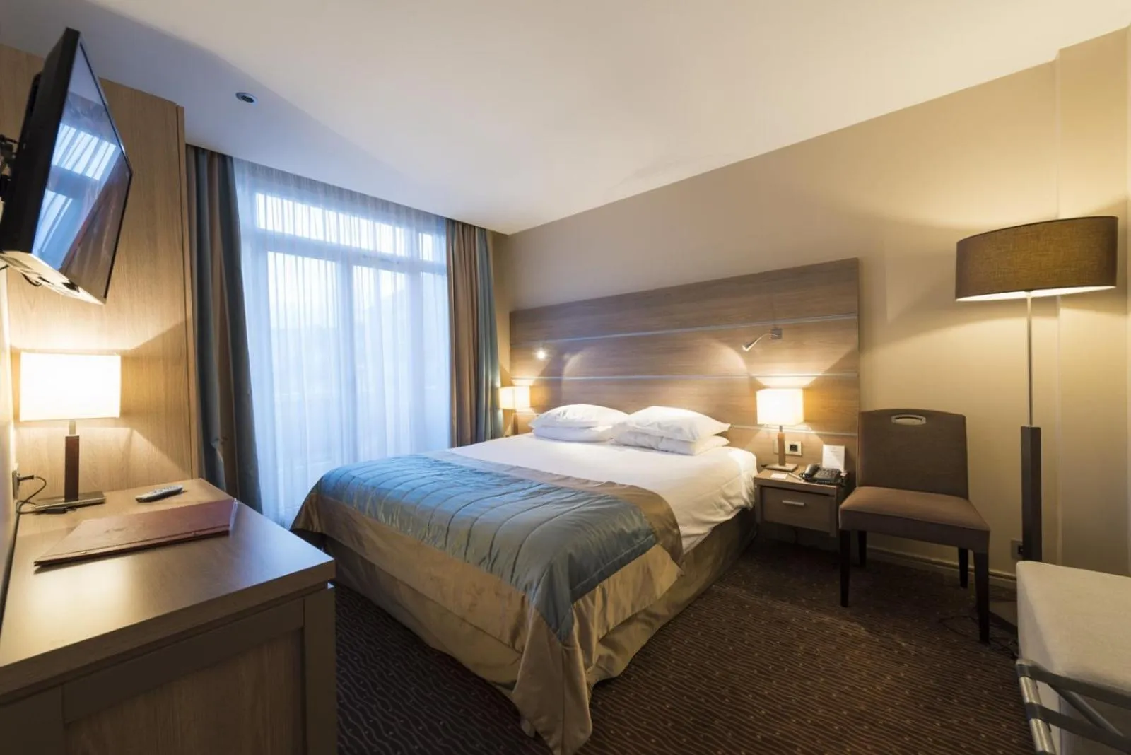 Bed in Hôtel Bristol