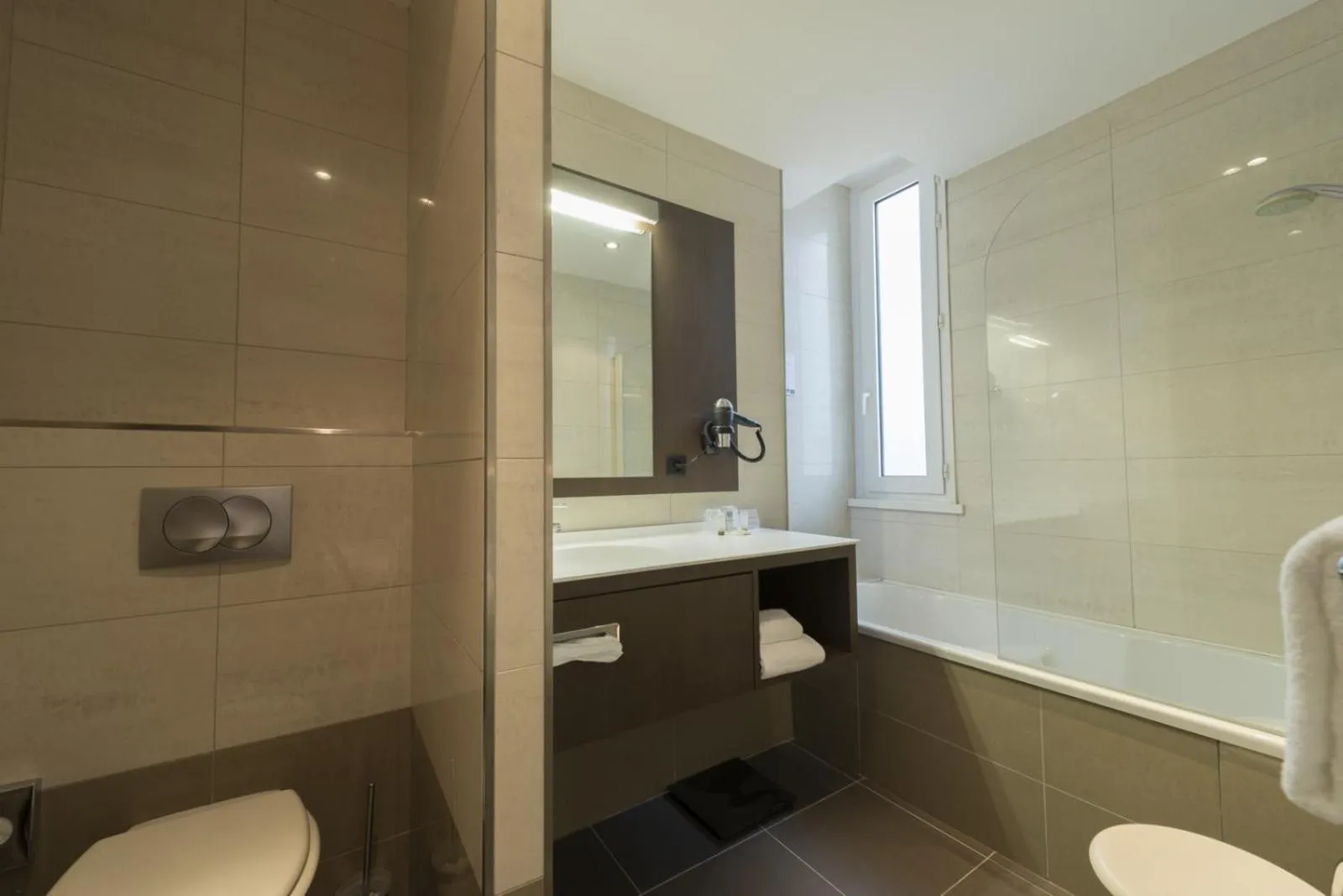 Toilet in Hôtel Bristol