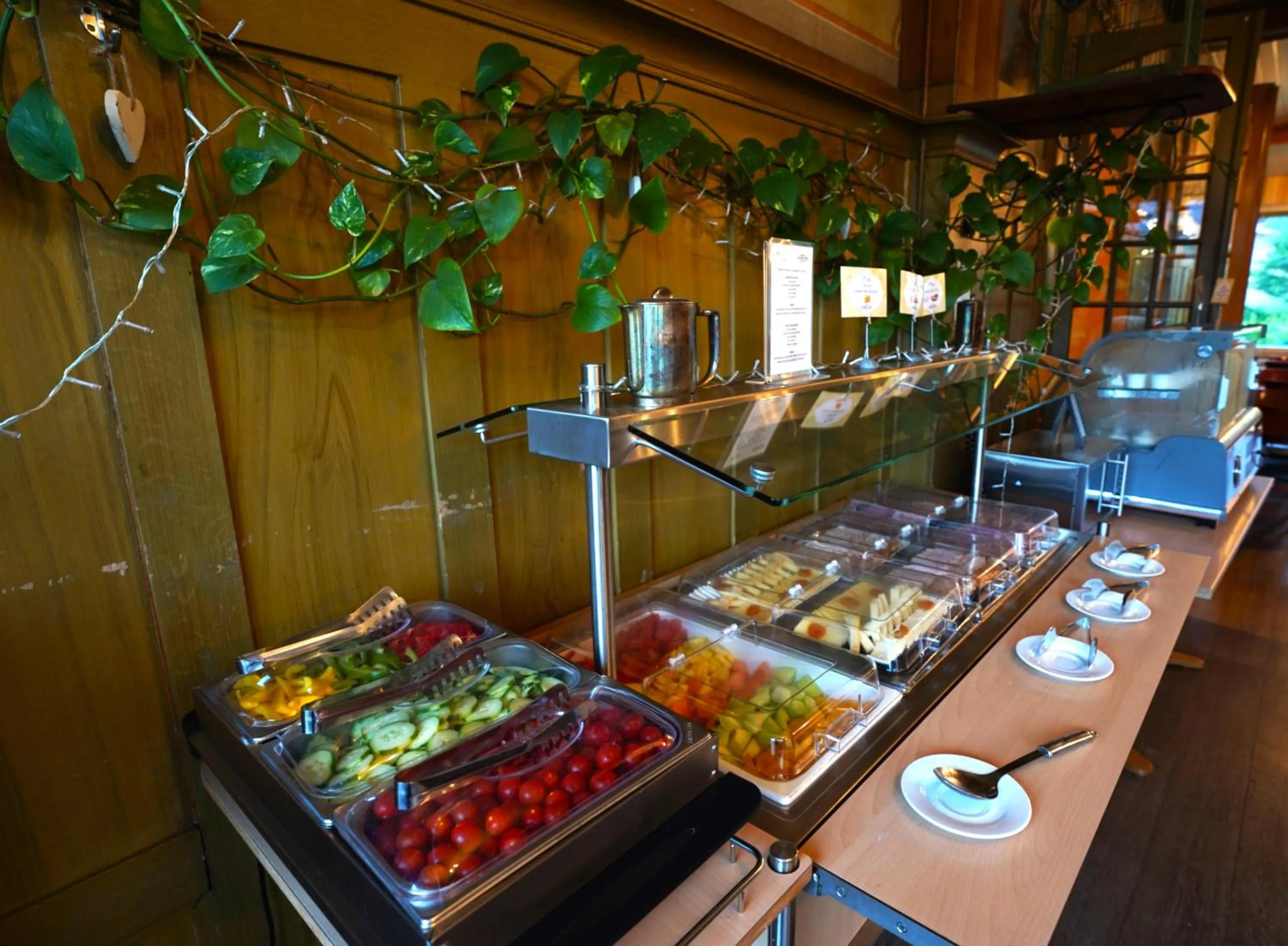 Breakfast in Alpenrose Hotel and Gardens