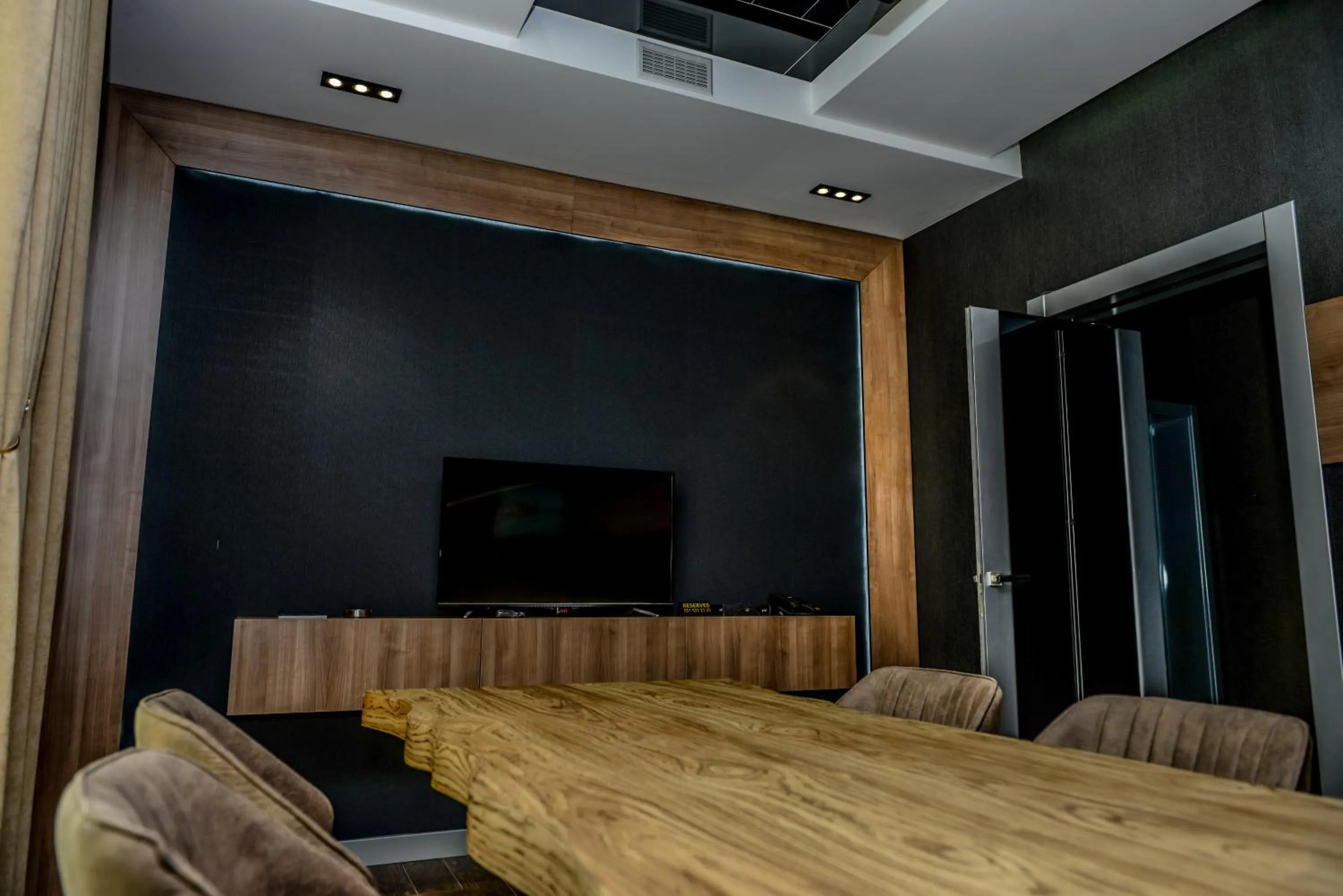 TV and multimedia in Armada Villa Hotel