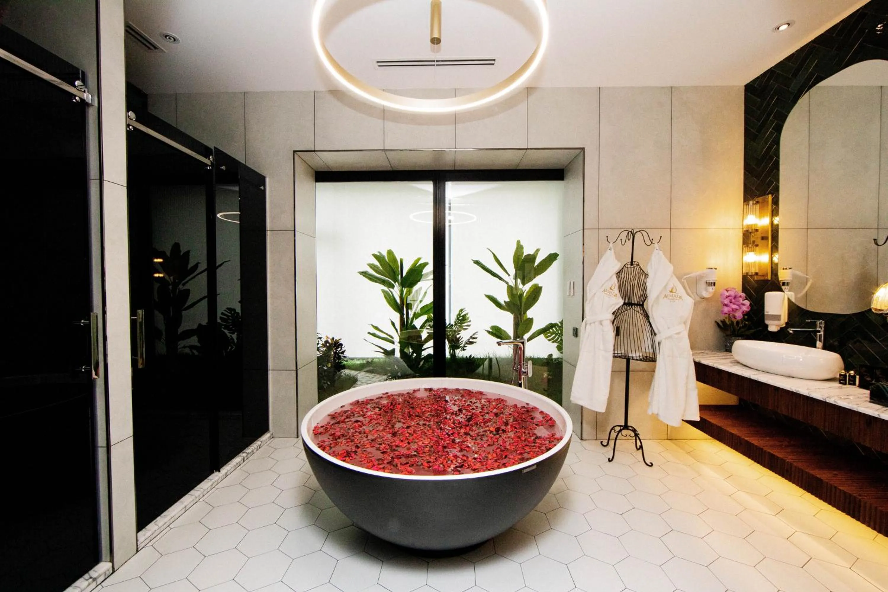 Bathroom, Bed in Armada Villa Hotel