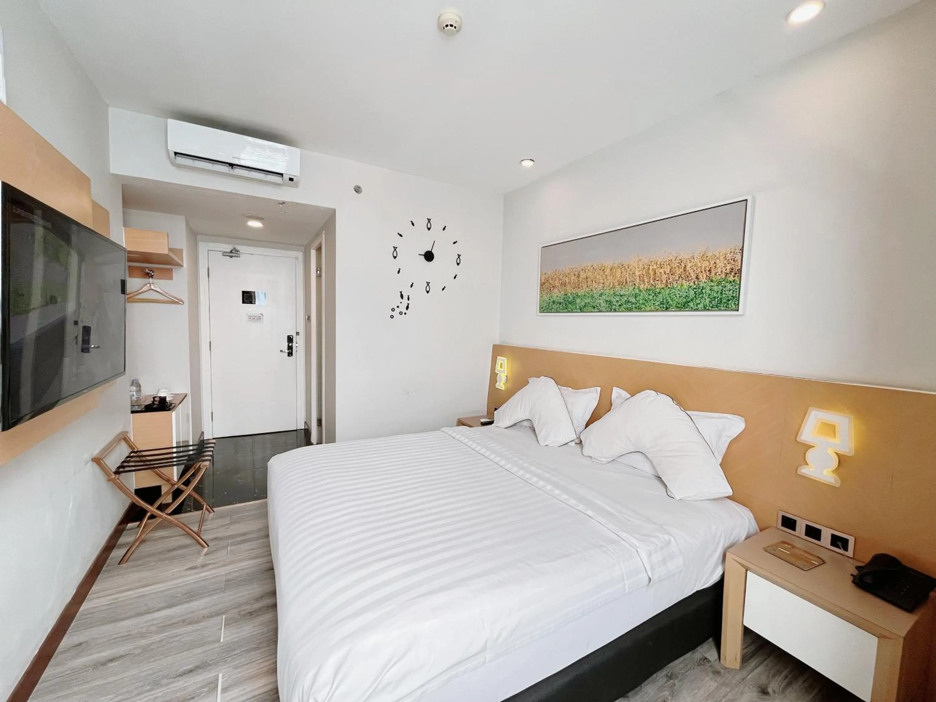 Bed in Verse Luxe Hotel Wahid Hasyim