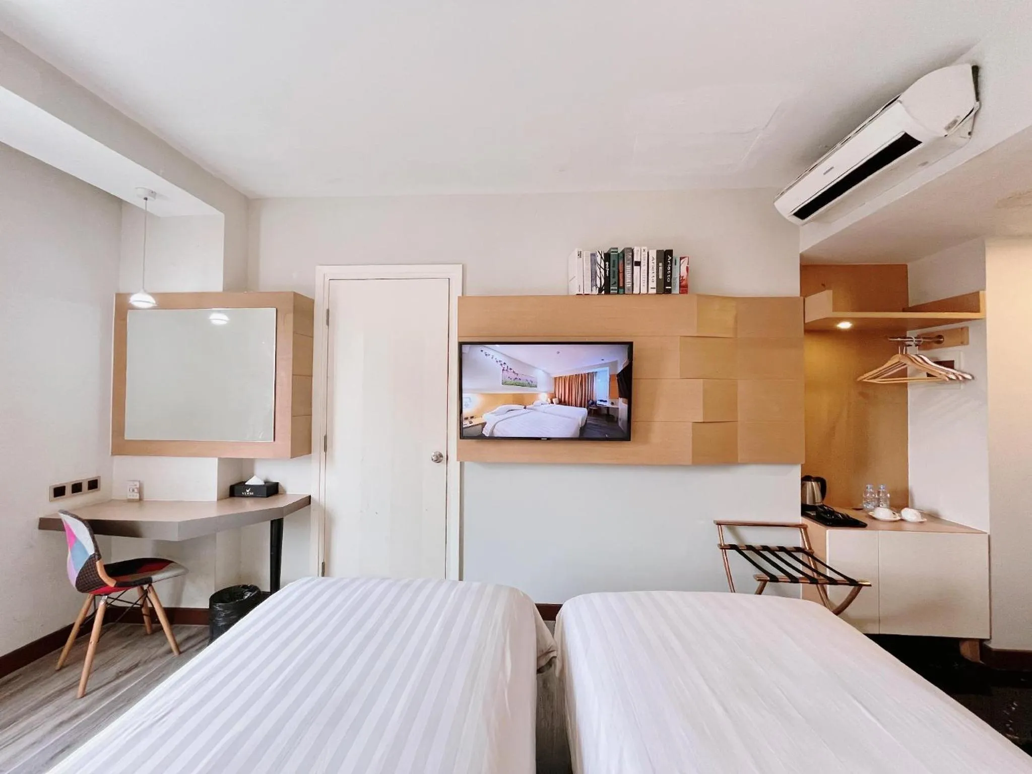 Bed in Verse Luxe Hotel Wahid Hasyim