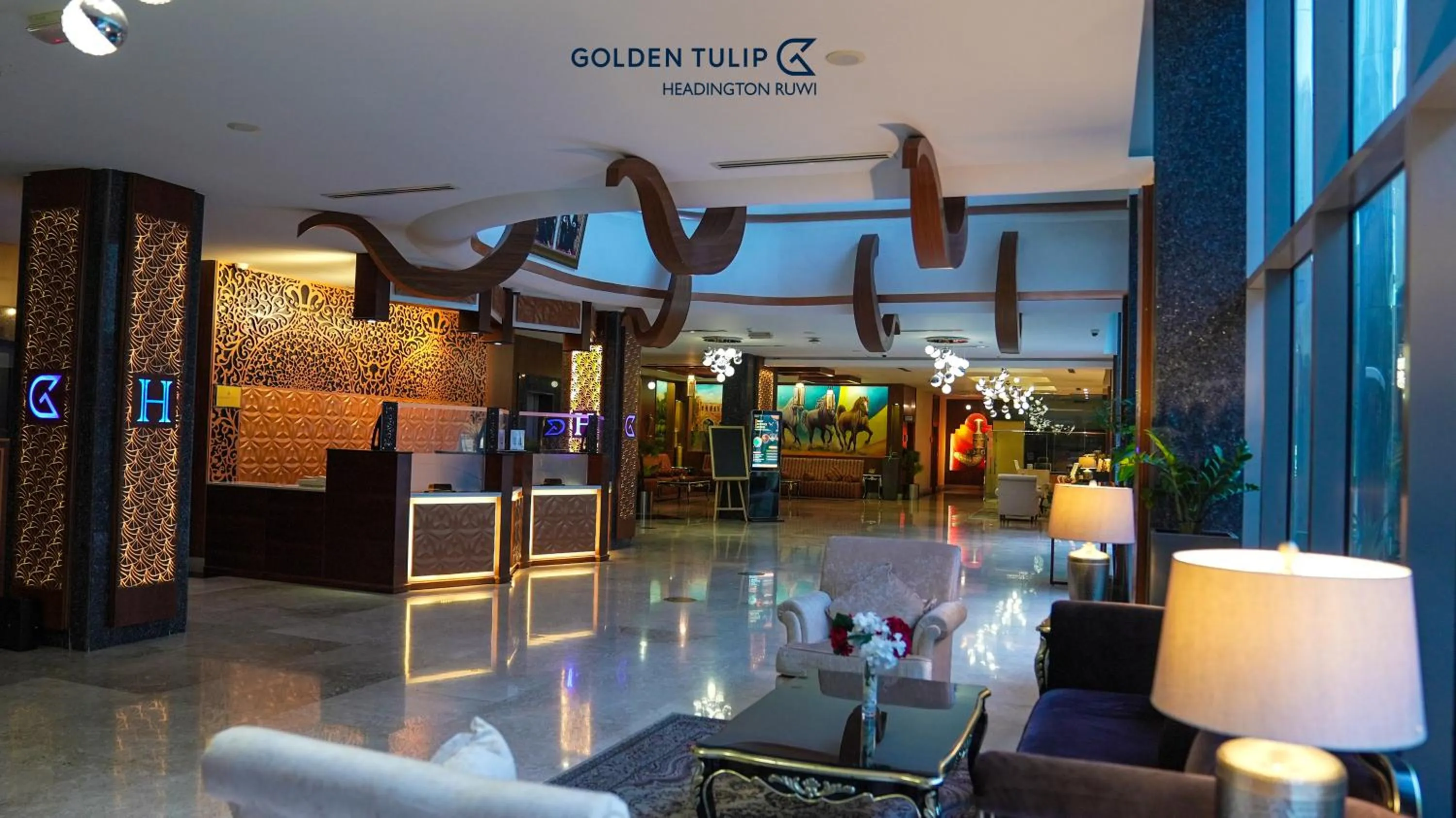 Lobby or reception in Golden Tulip Headington