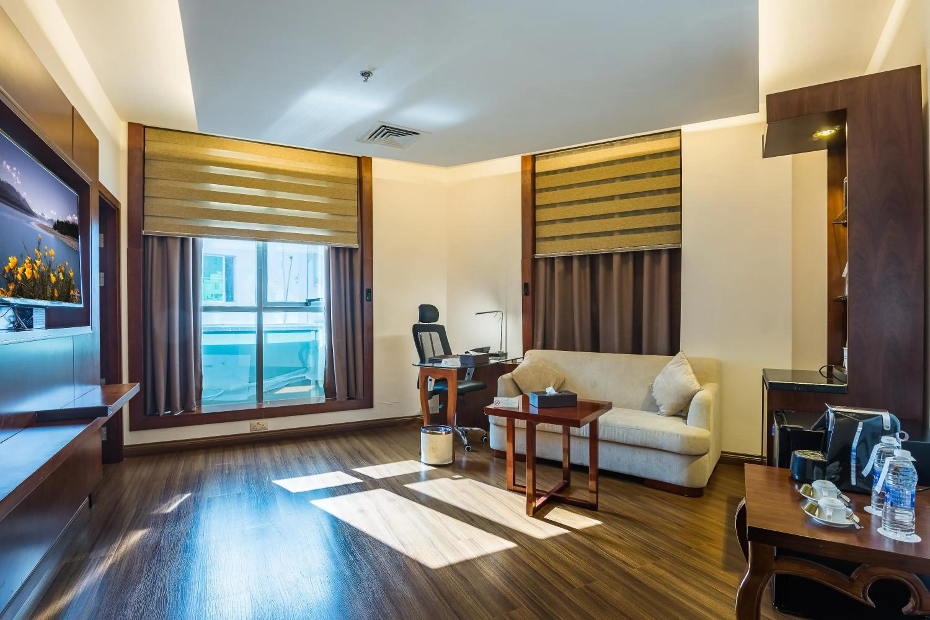 Living room in Golden Tulip Headington