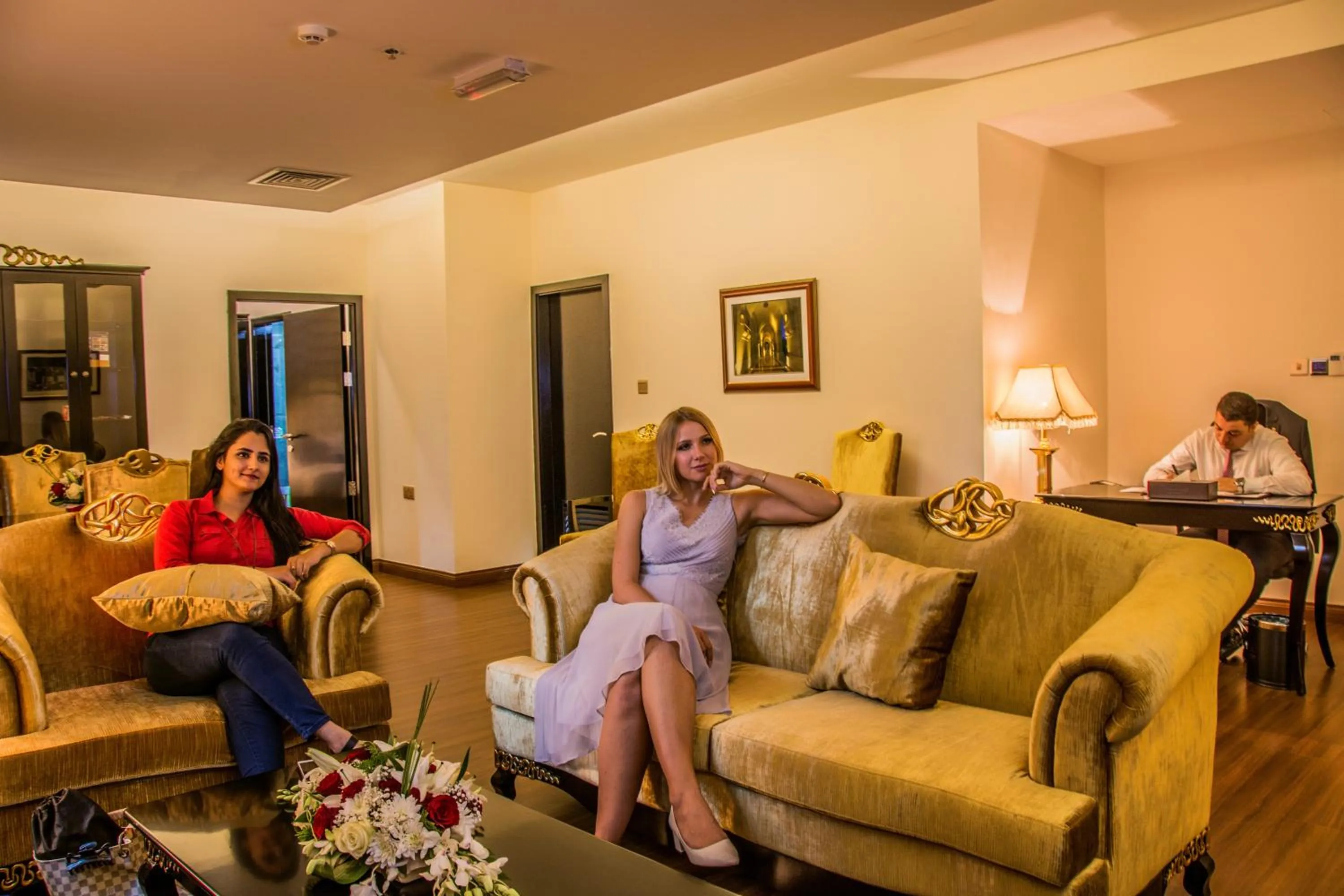 Living room in Golden Tulip Headington