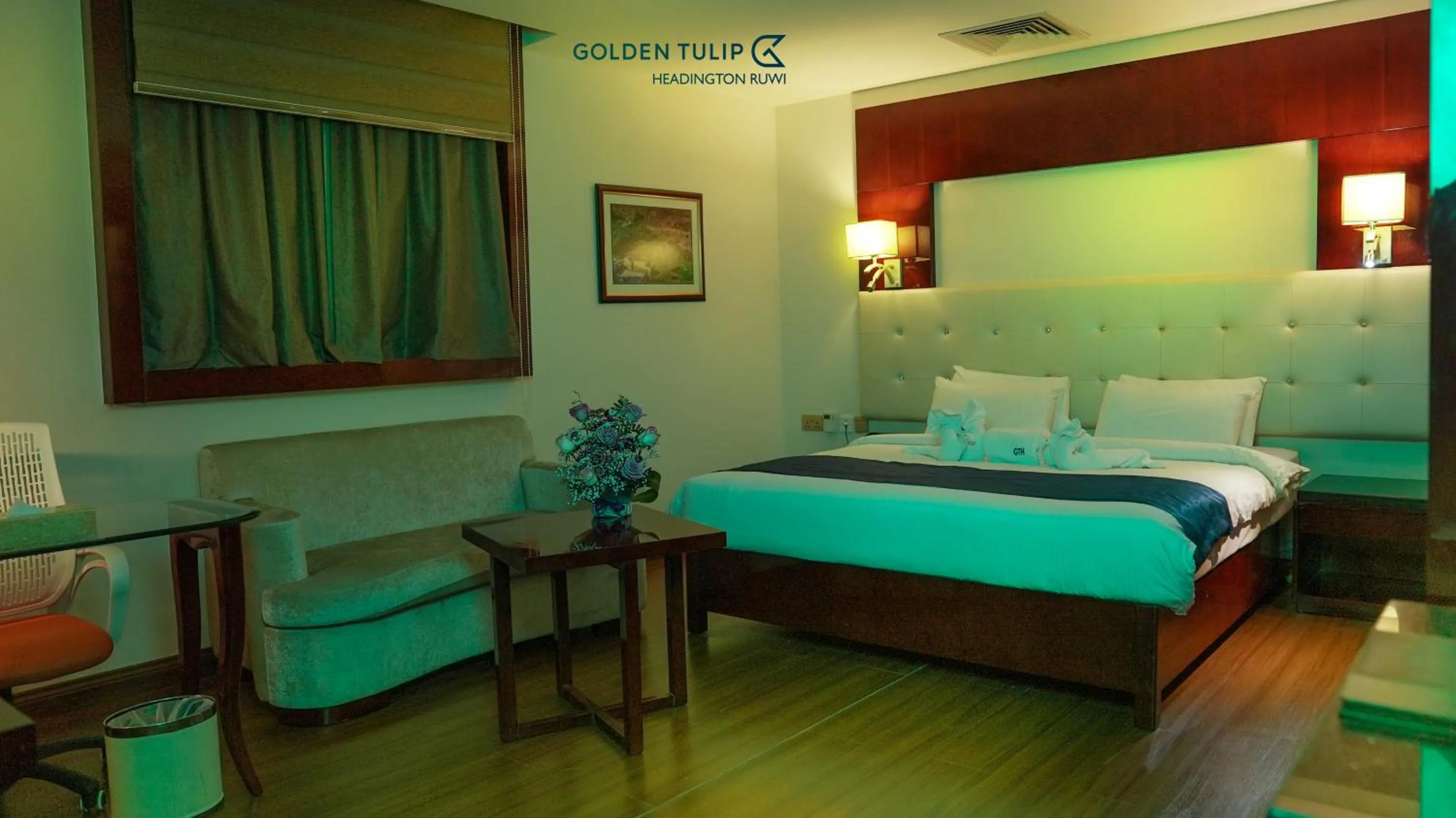 Bedroom, Bed in Golden Tulip Headington