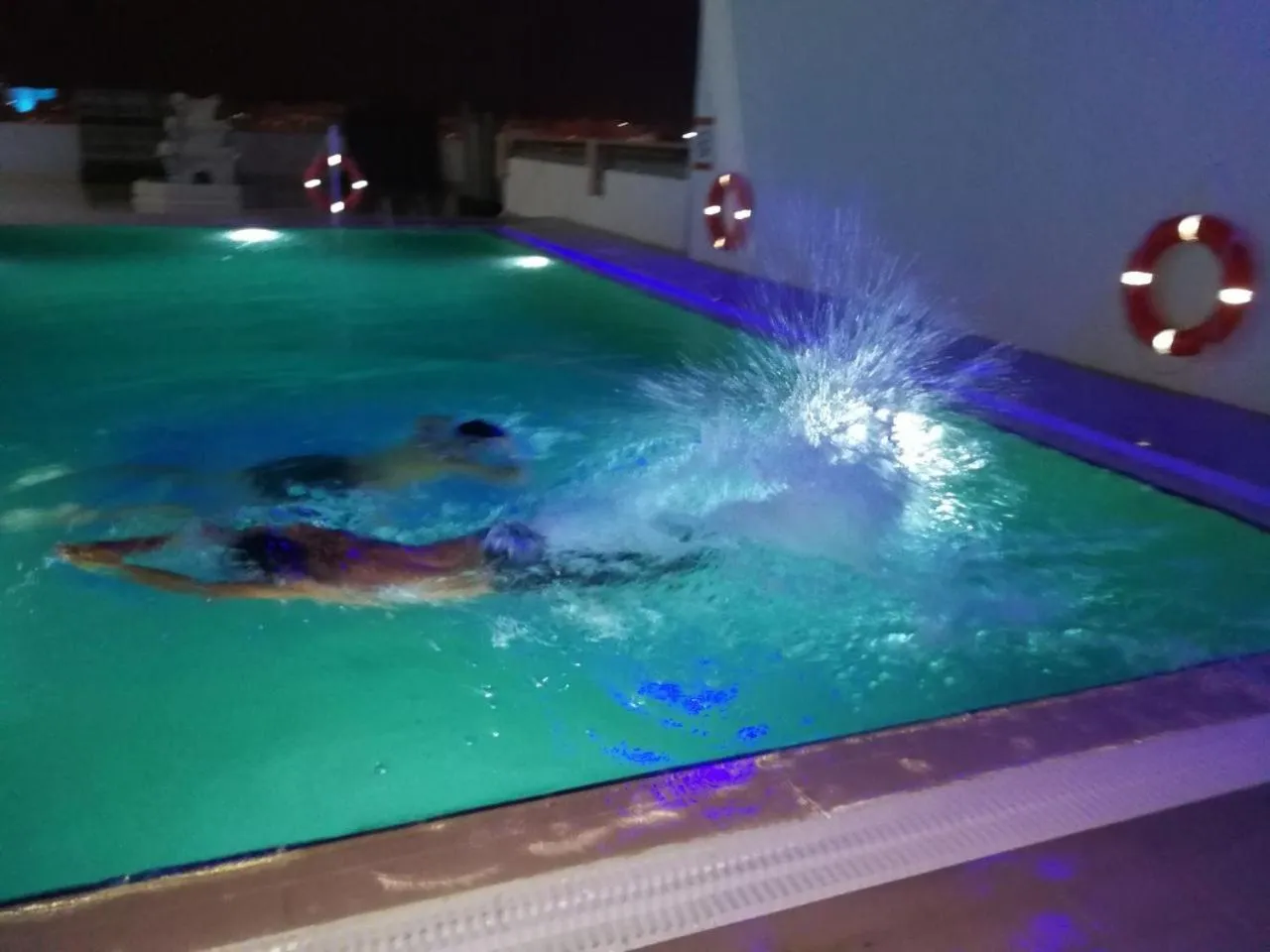 Swimming pool in Golden Tulip Headington