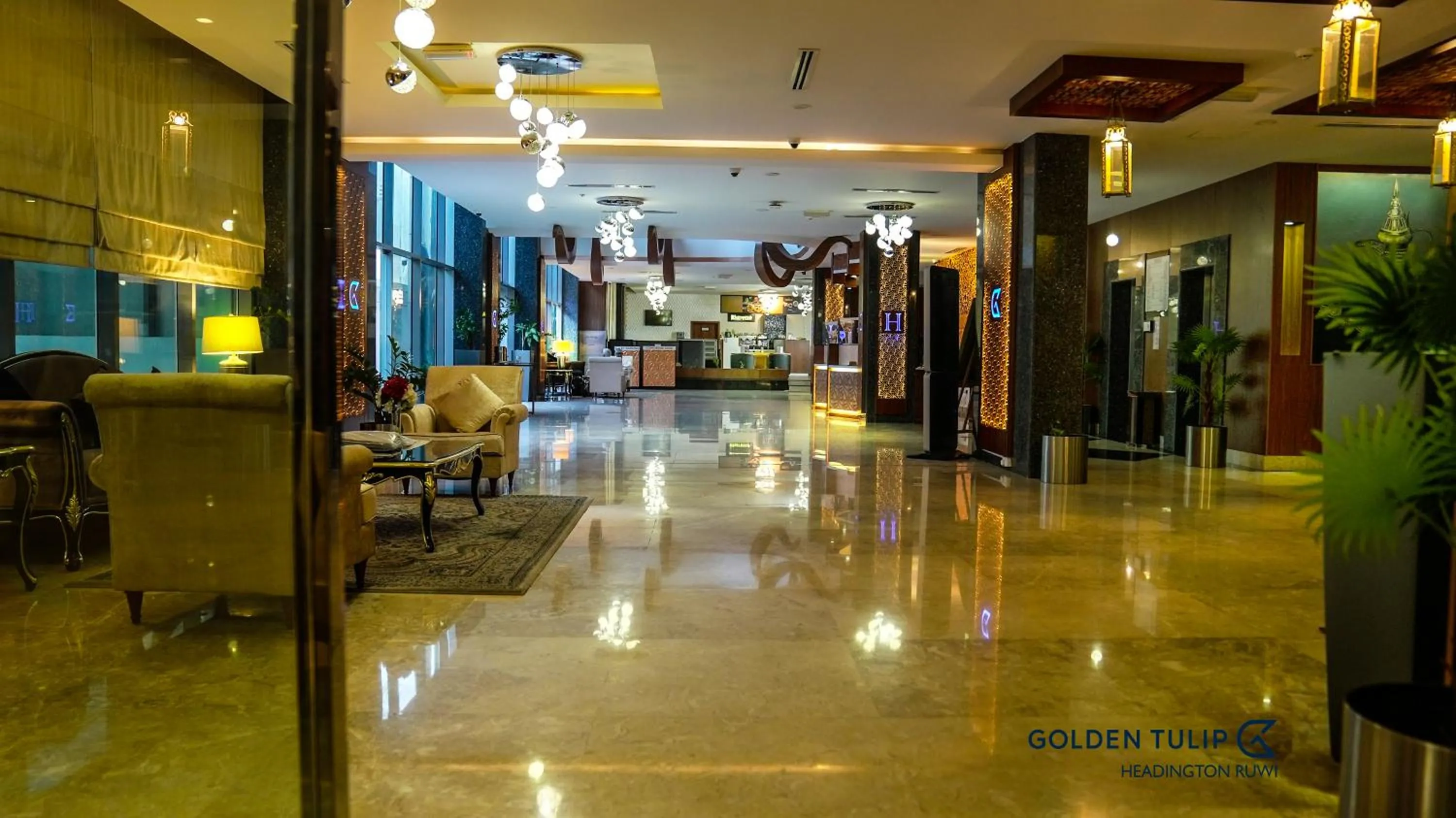 Lobby or reception in Golden Tulip Headington