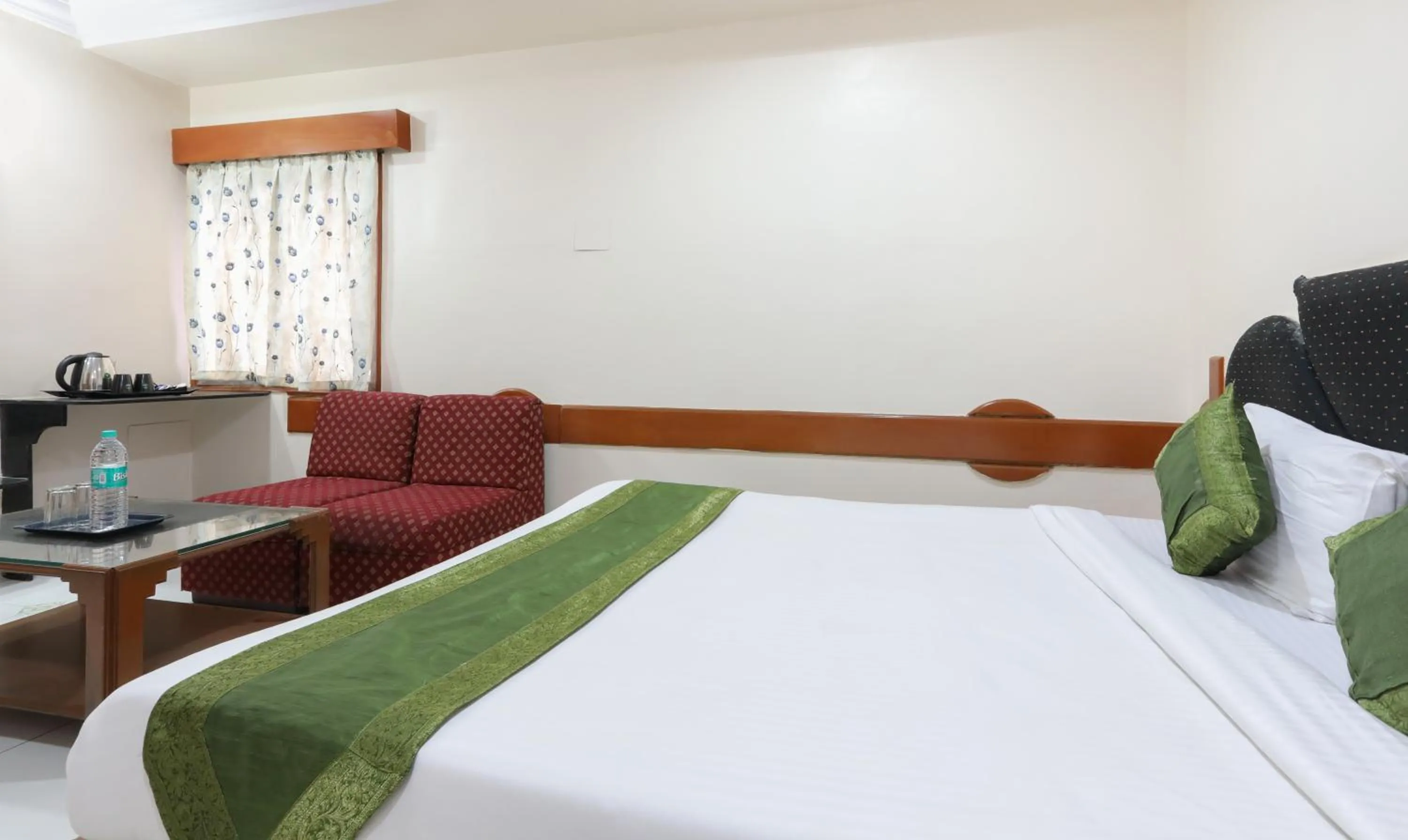 Bed in Treebo Omni Palace